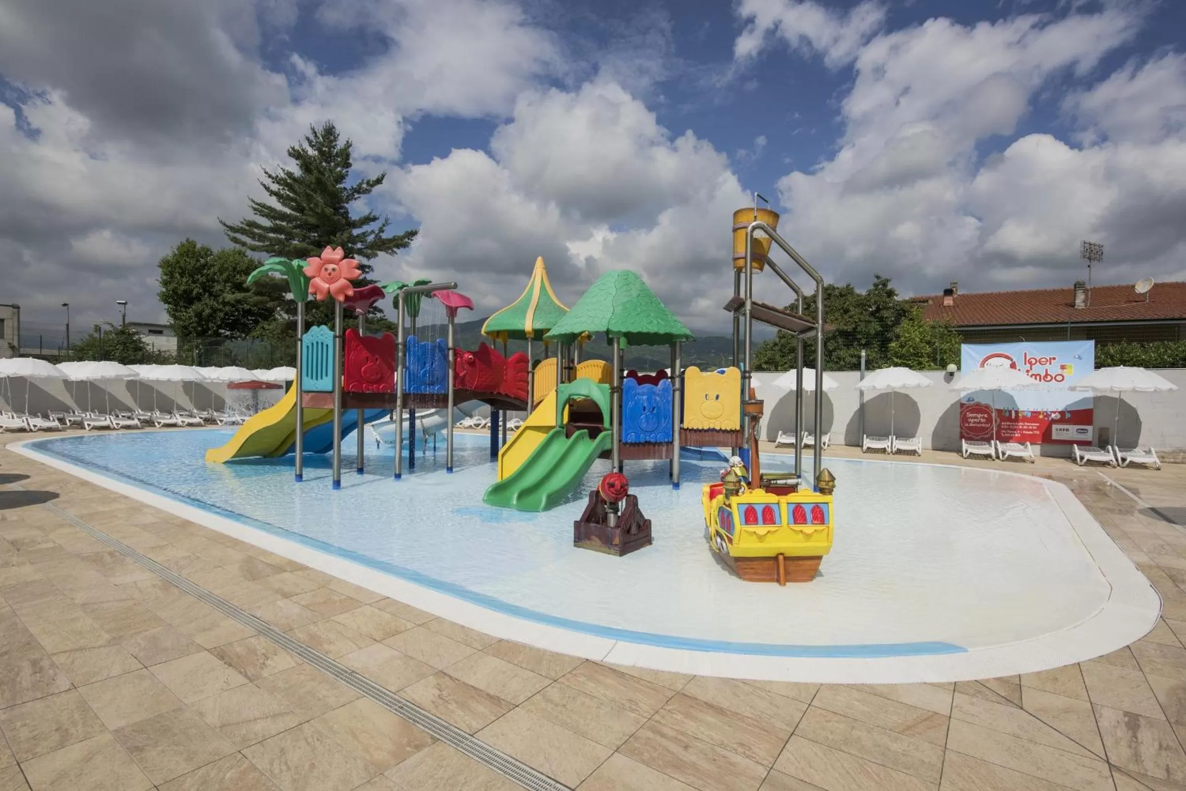 Swimming pool in Hotel Villa Glicini