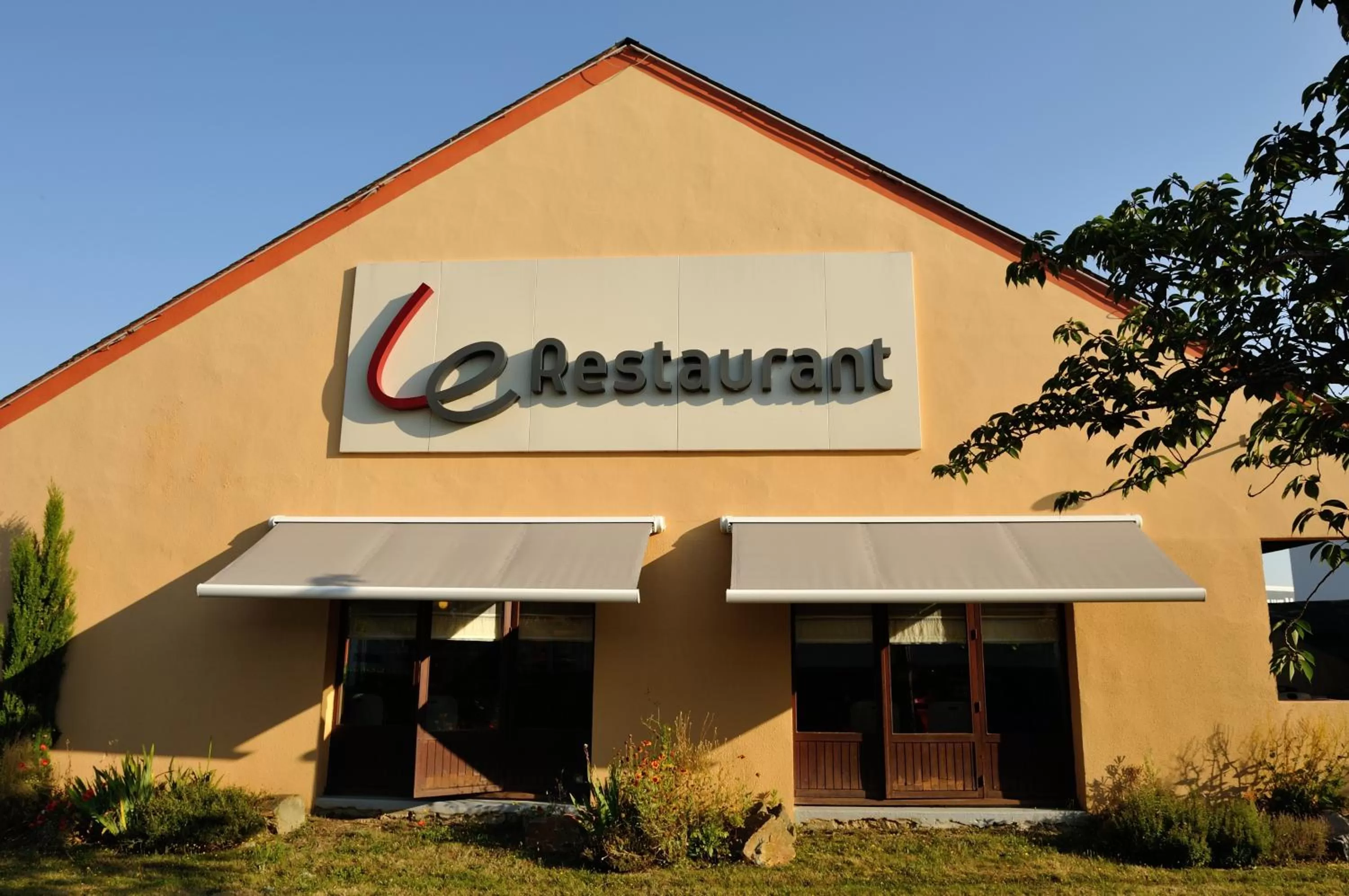 Facade/entrance in Campanile Saint-Nazaire ~ Trignac