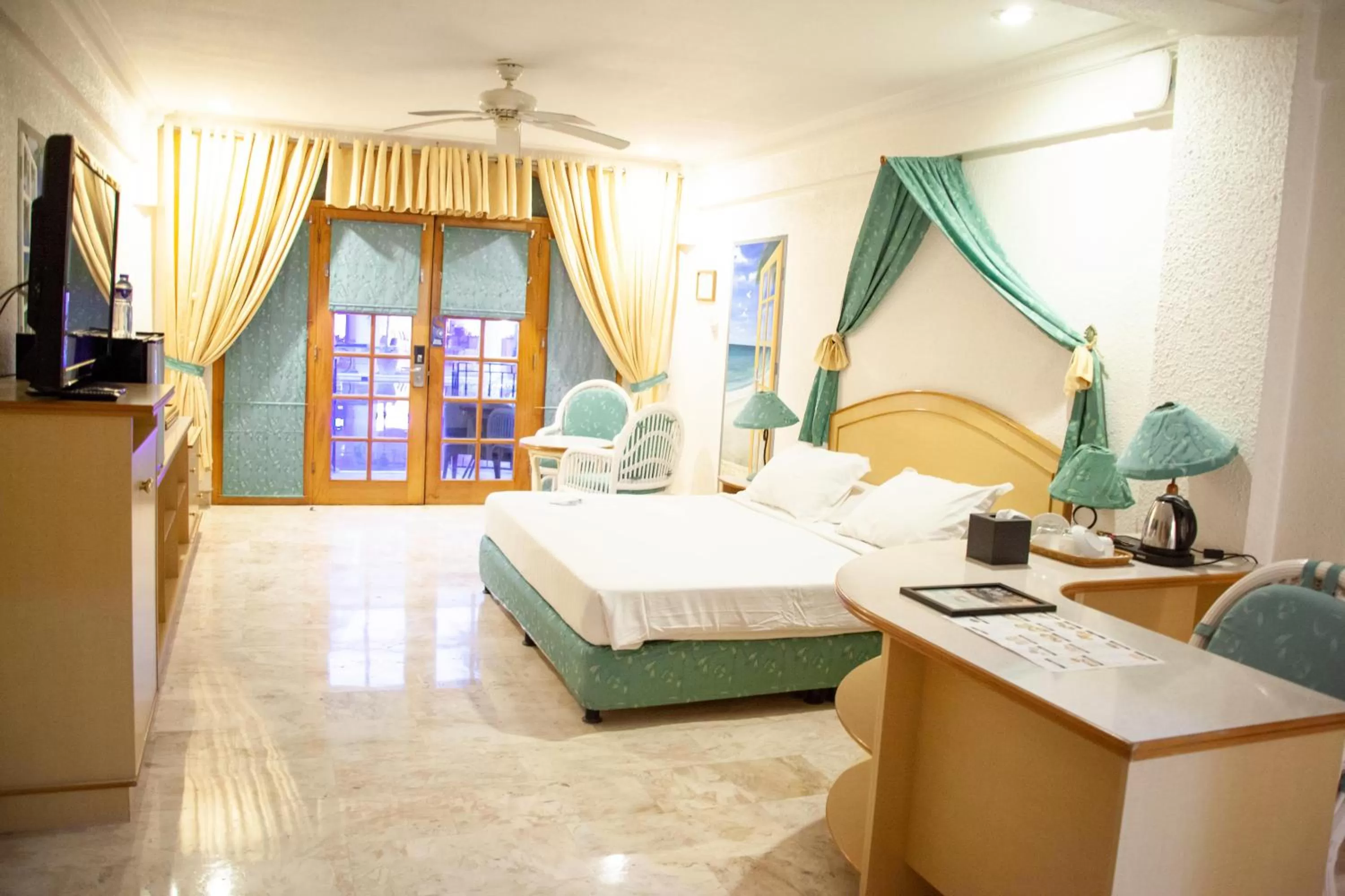 Bed in Clarkton Hotel Apartment