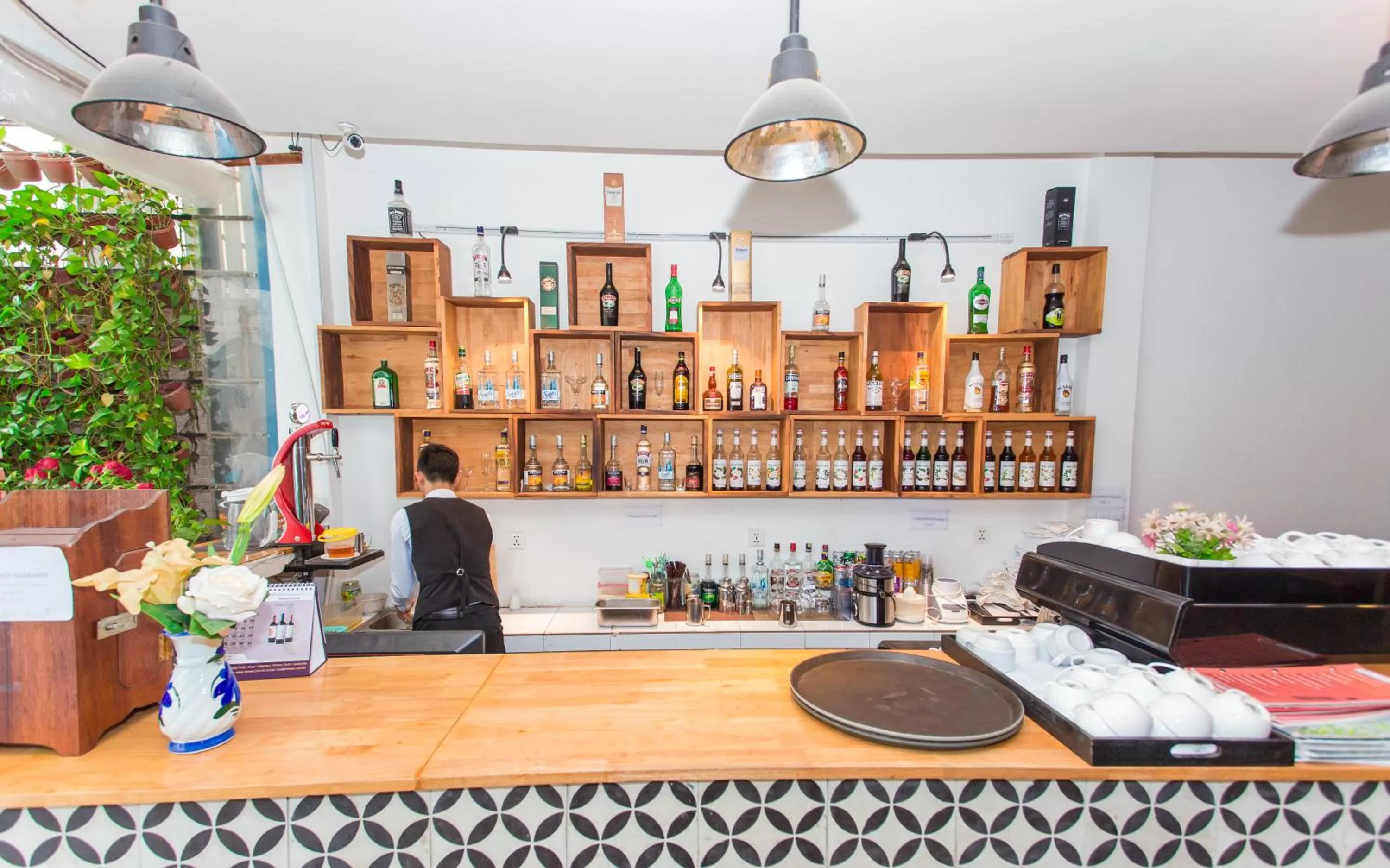 Restaurant/places to eat in Home Chic Hotel