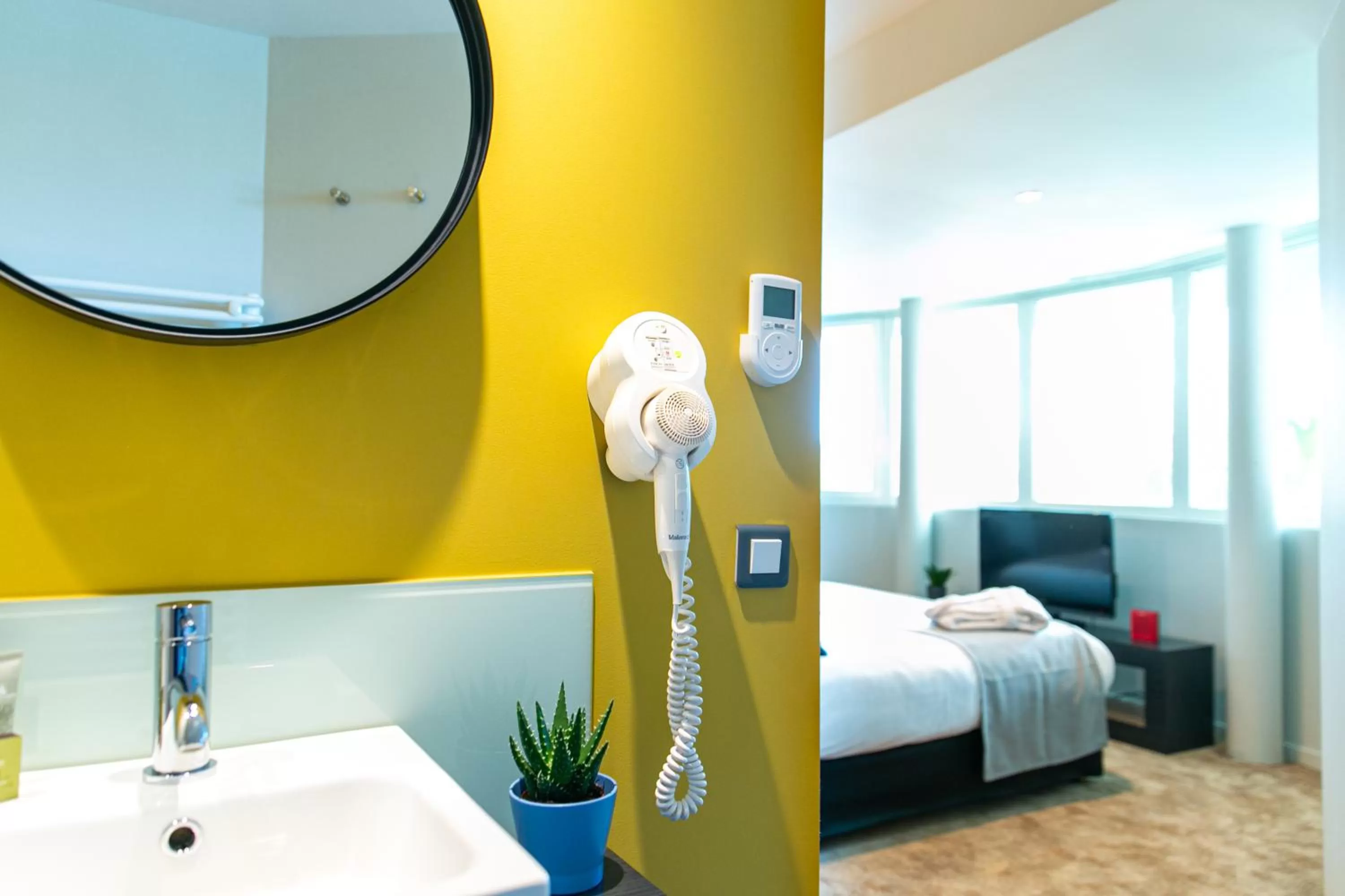 Bathroom, Bed in Hotel Restaurant Saint James, Montaigu-Vendée The Originals Boutique