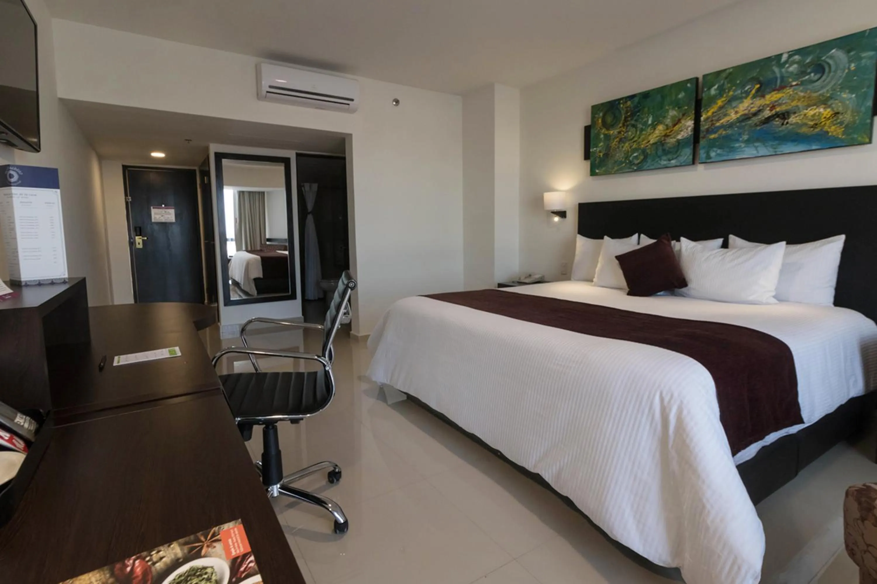 Photo of the whole room in Mision Torreon