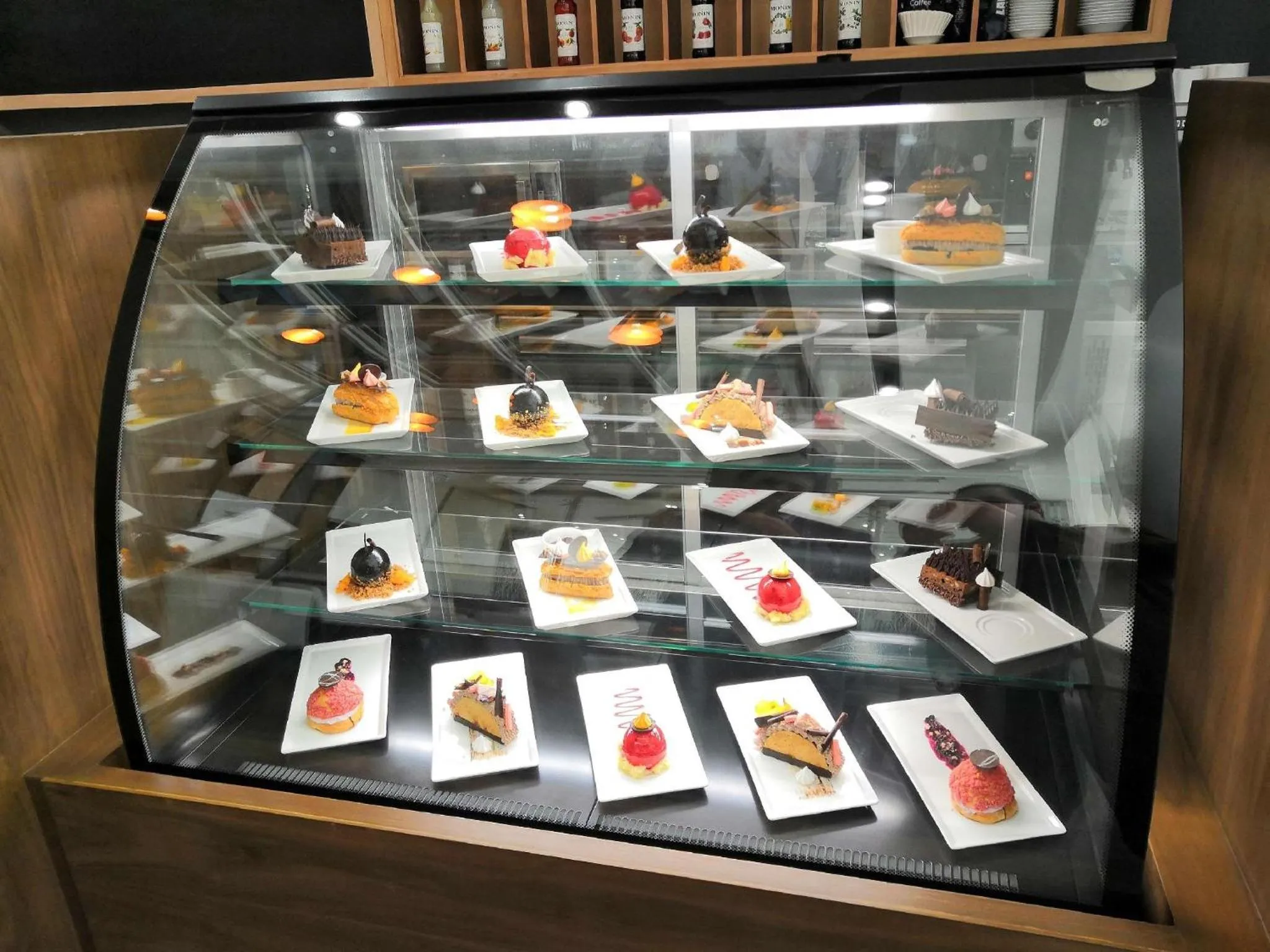 Restaurant/places to eat in Cristal Amaken Hotel Riyadh