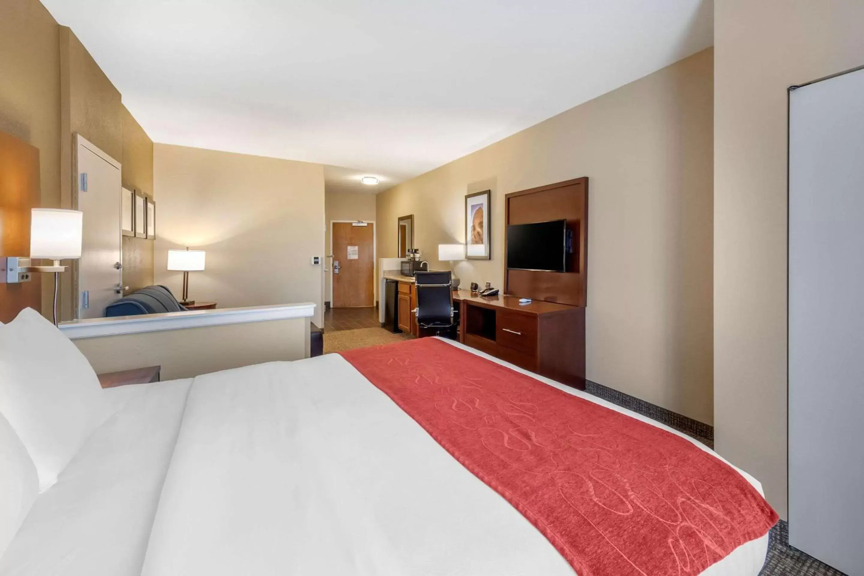 King Suite - Accessible/Non-Smoking in Comfort Suites Barstow near I-15 King Suite - Accessible/Non-Smoking in Comfort Suites Barstow near I-15