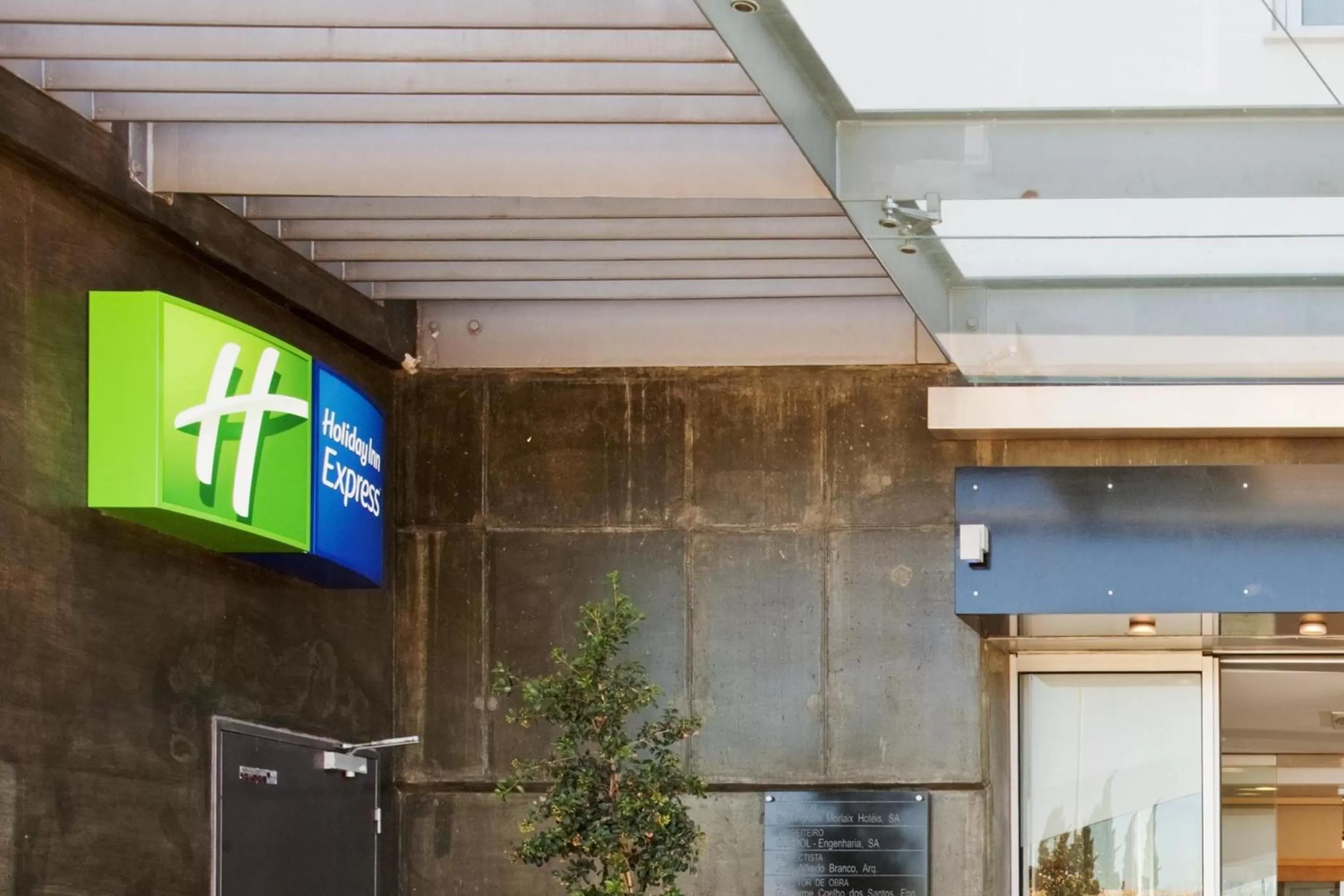 Facade/entrance in Holiday Inn Express Lisbon-Oeiras by IHG