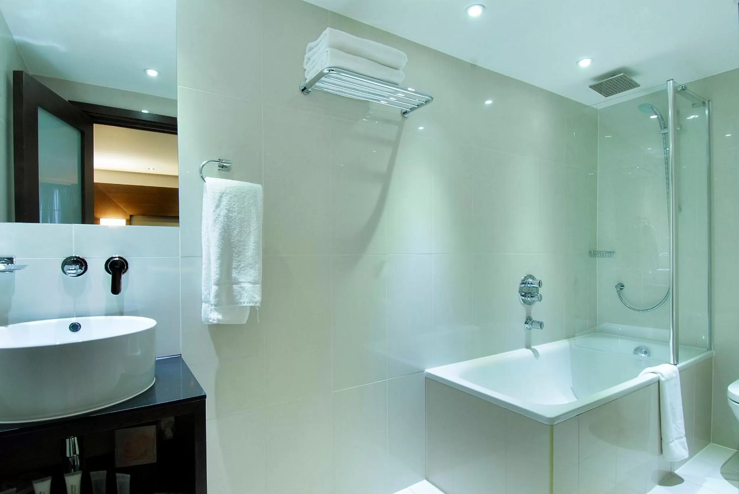 Bathroom in Park Avenue Baker Street