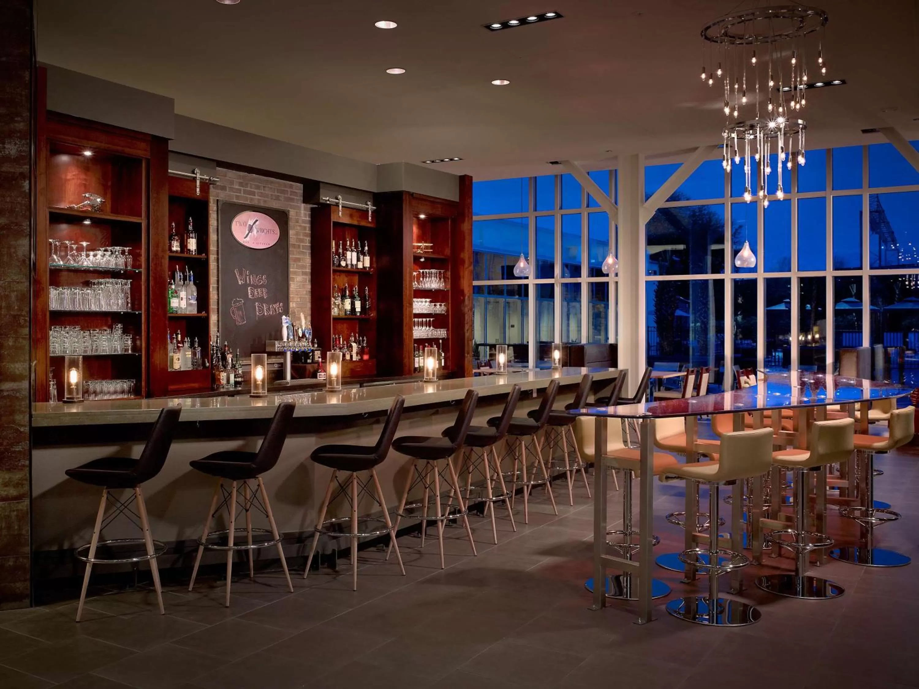 Lounge or bar in DoubleTree Hotel & Suites Charleston Airport