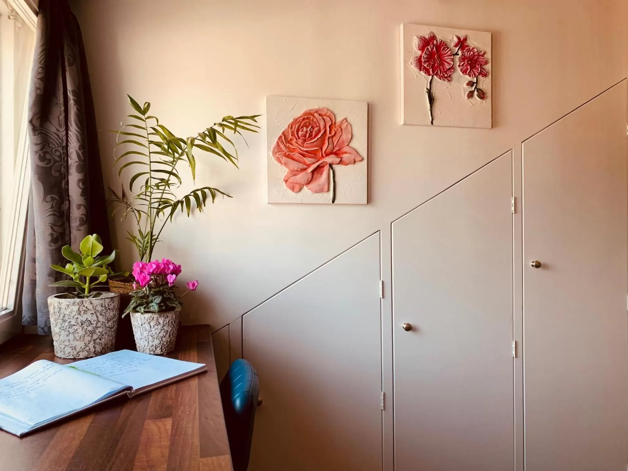 wardrobe in B&B Prachtig Allemachtig