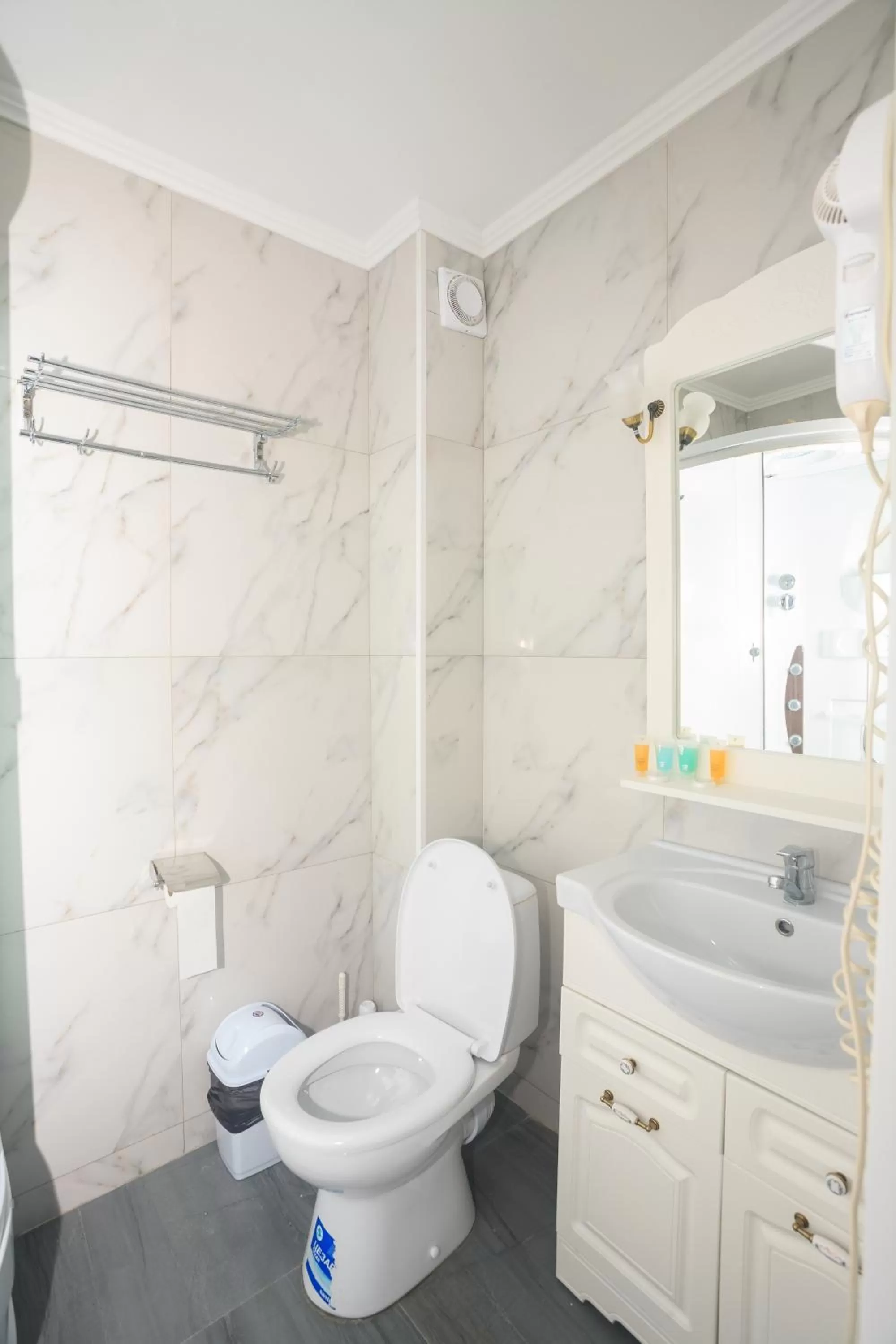 Shower, Bathroom in Sunkar Hotel