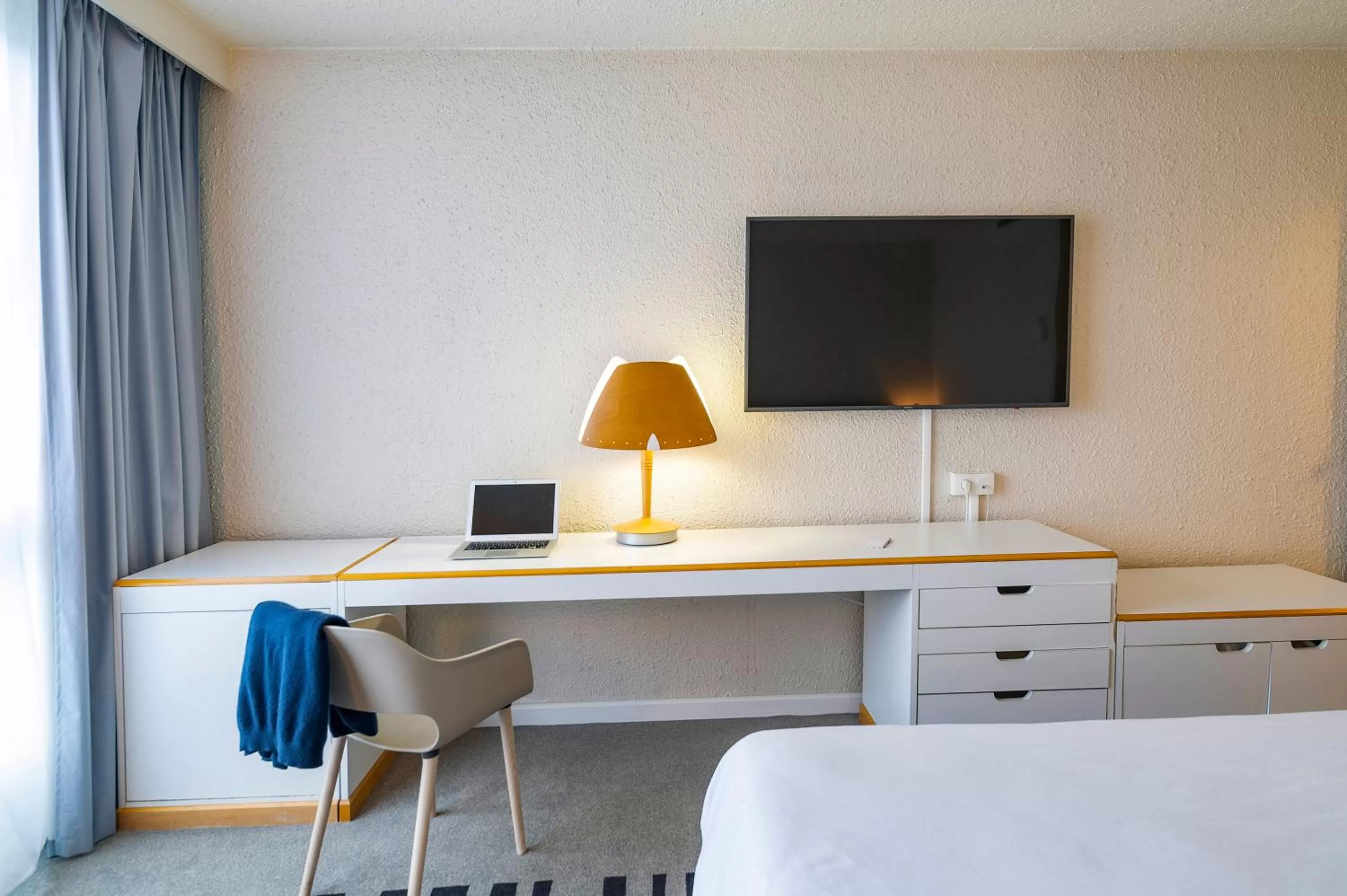 TV and multimedia, Bed in Hôtel Novotel Valenciennes