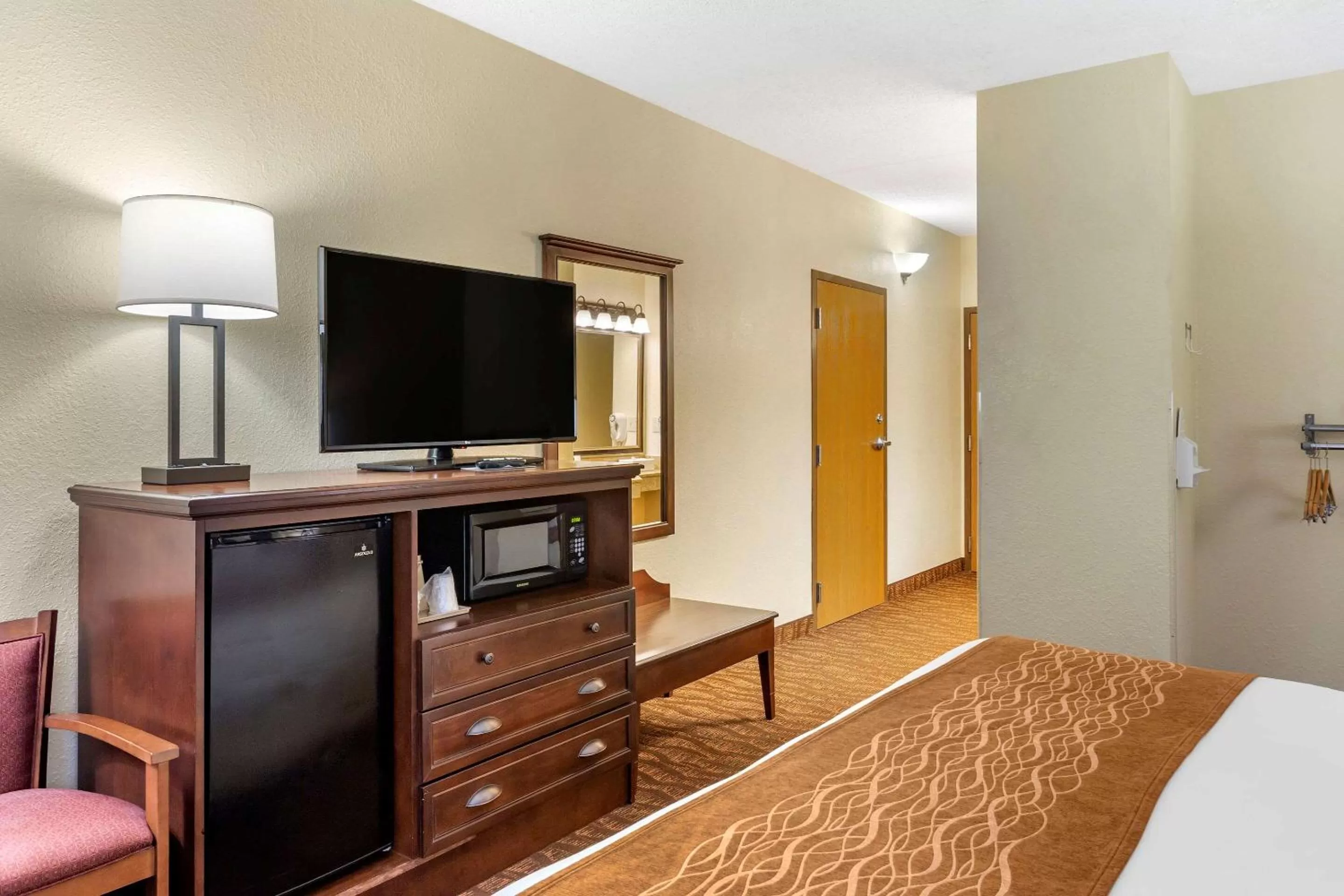 Photo of the whole room, Bed in Comfort Inn & Suites Branson Meadows
