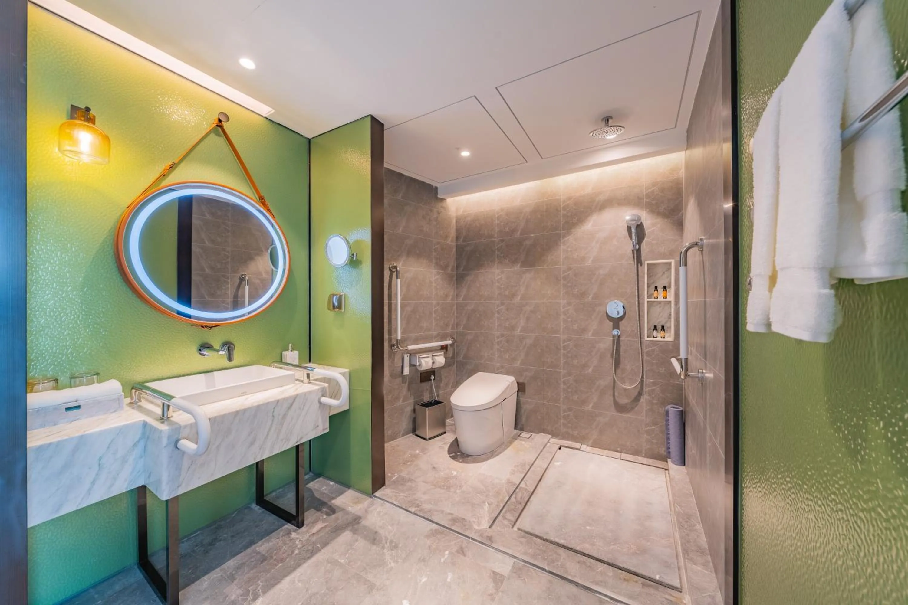 Shower in Holiday Inn Zhuhai City Center by IHG