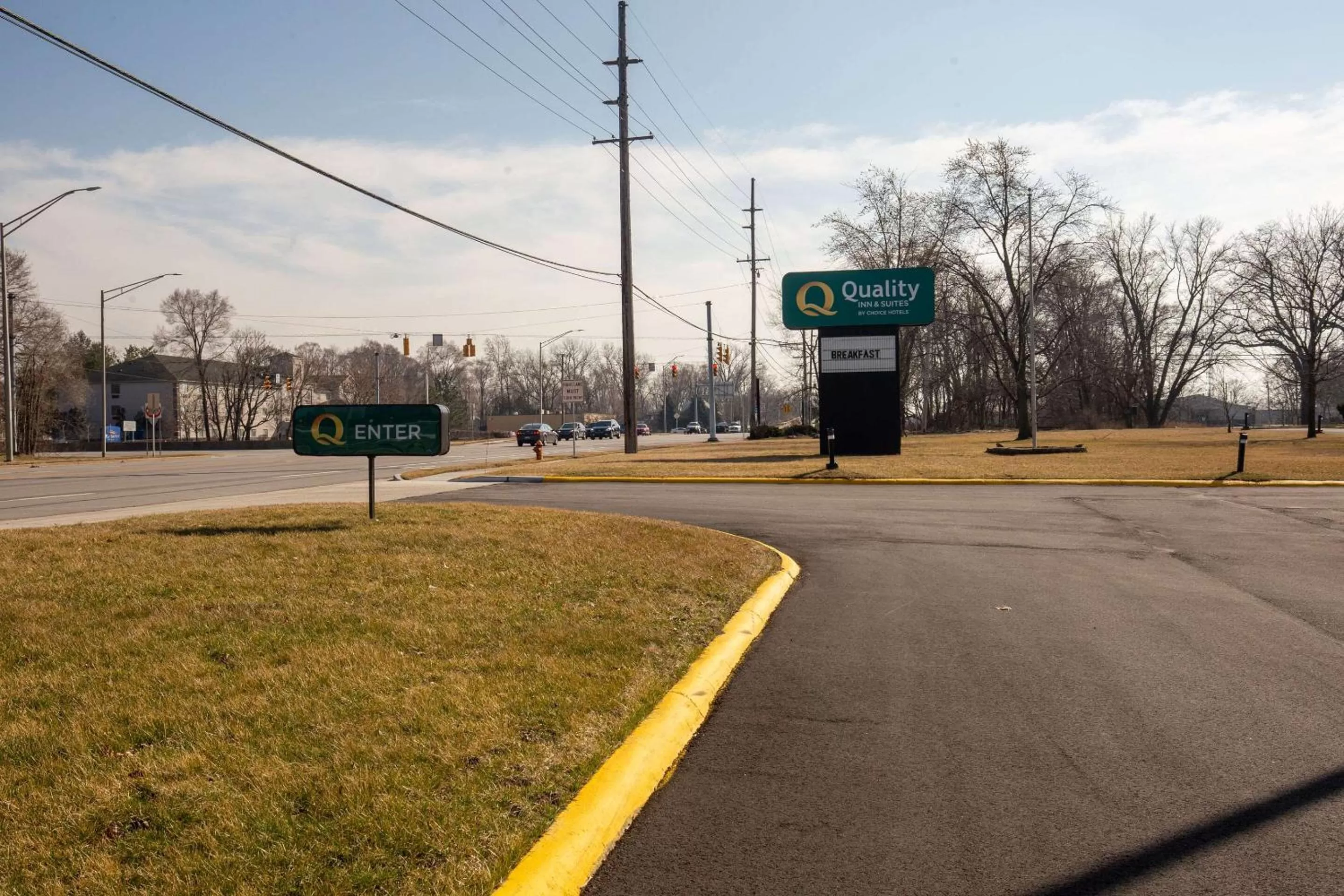 Property building in Quality Inn & Suites Portage Central