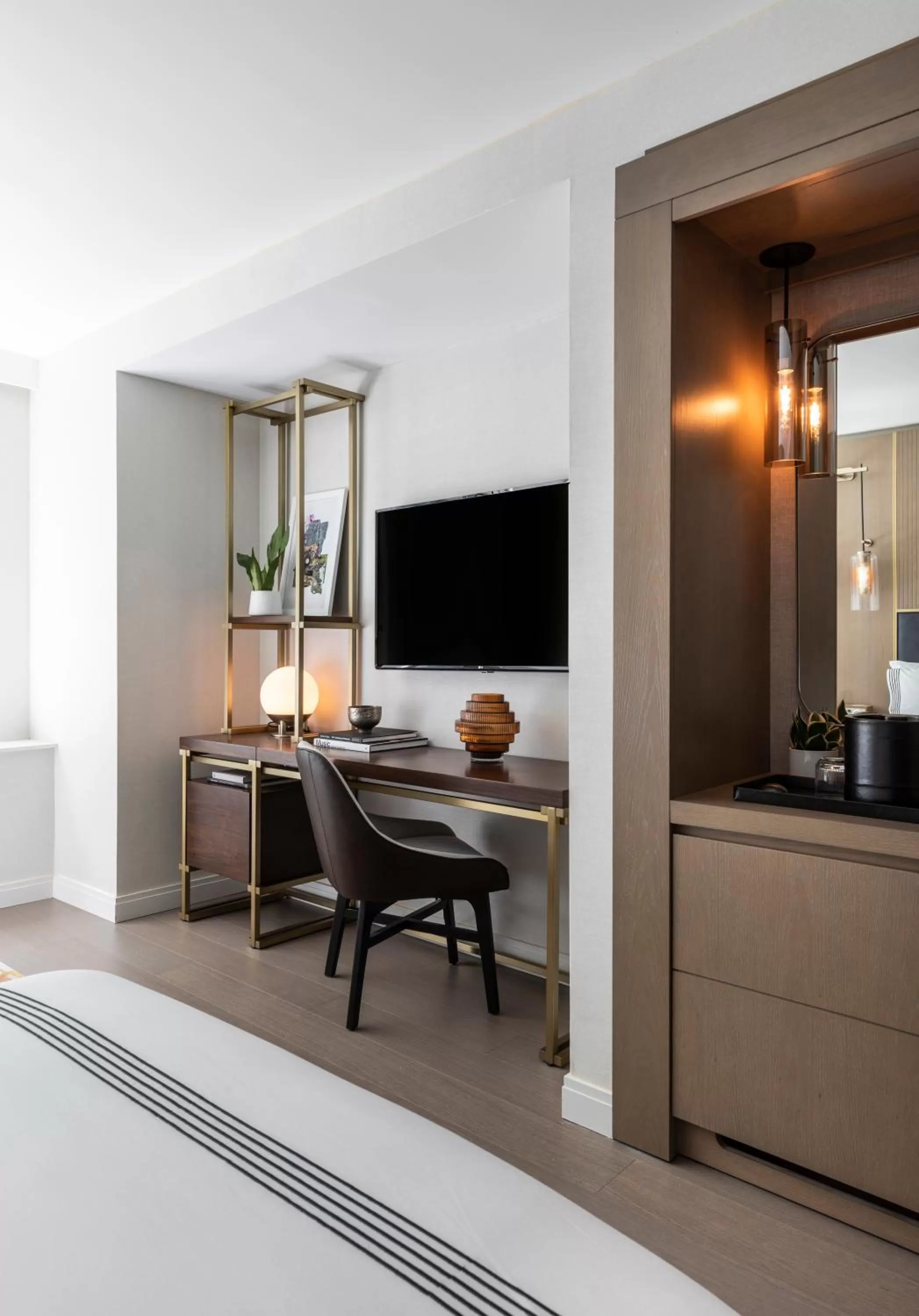 TV and multimedia in Thompson Central Park New York, by Hyatt