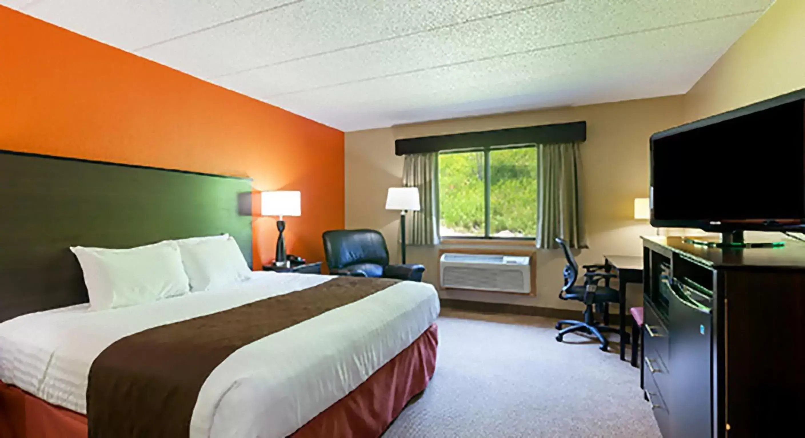 King Suite - Non-Smoking in AmericInn by Wyndham Algona King Suite - Non-Smoking in AmericInn by Wyndham Algona
