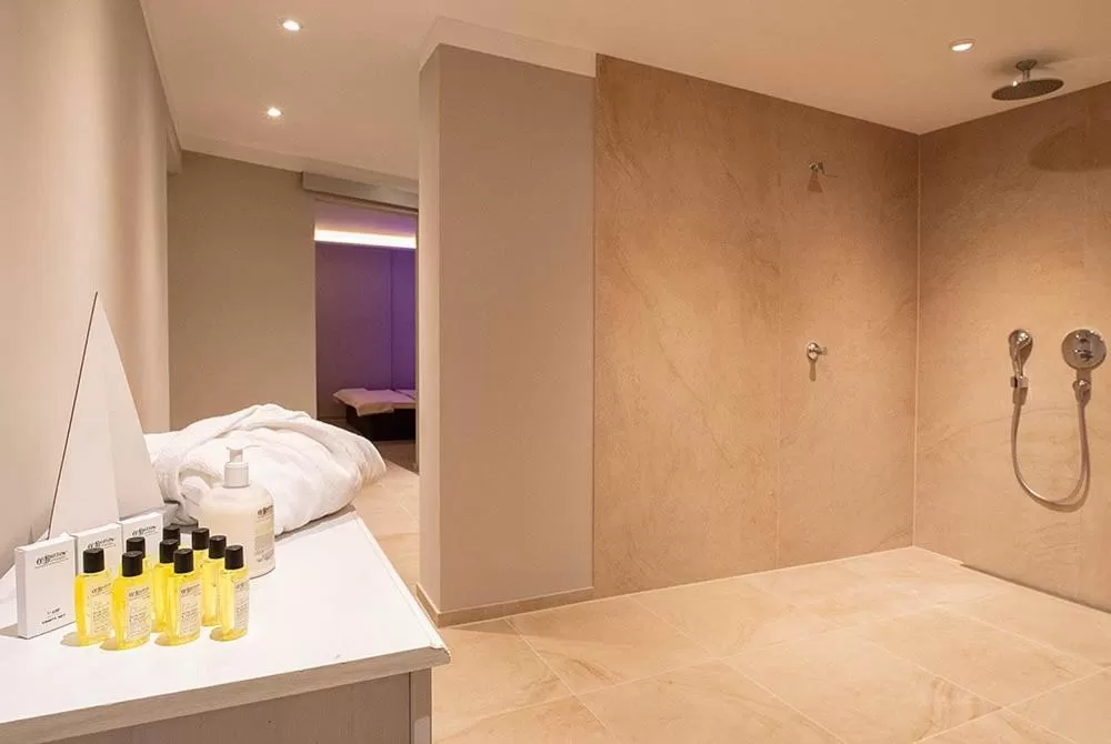 Sauna, Bed in Hotel Berlin Tegernsee