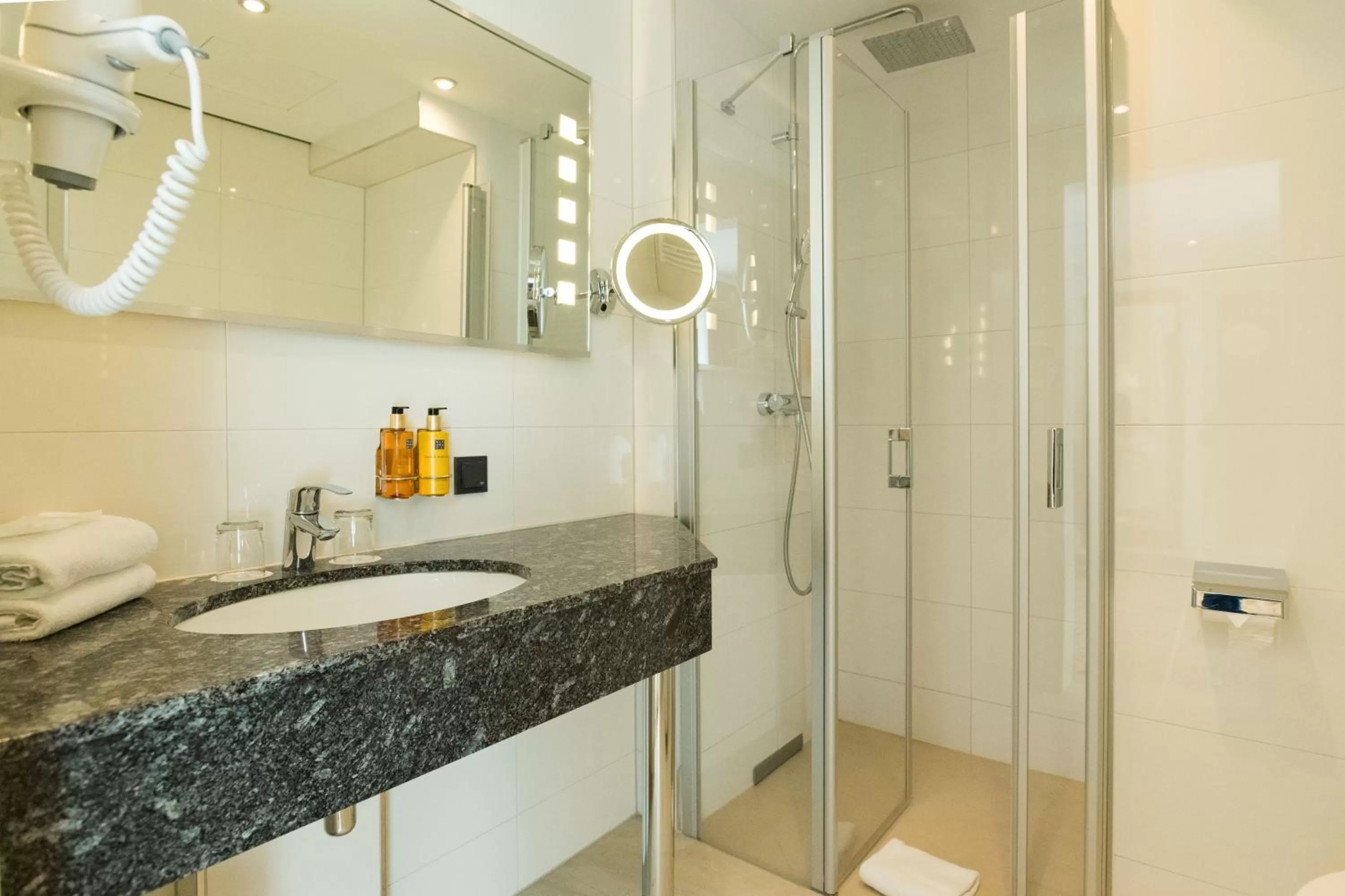 Bathroom in Hotel Schopenhauer Hof