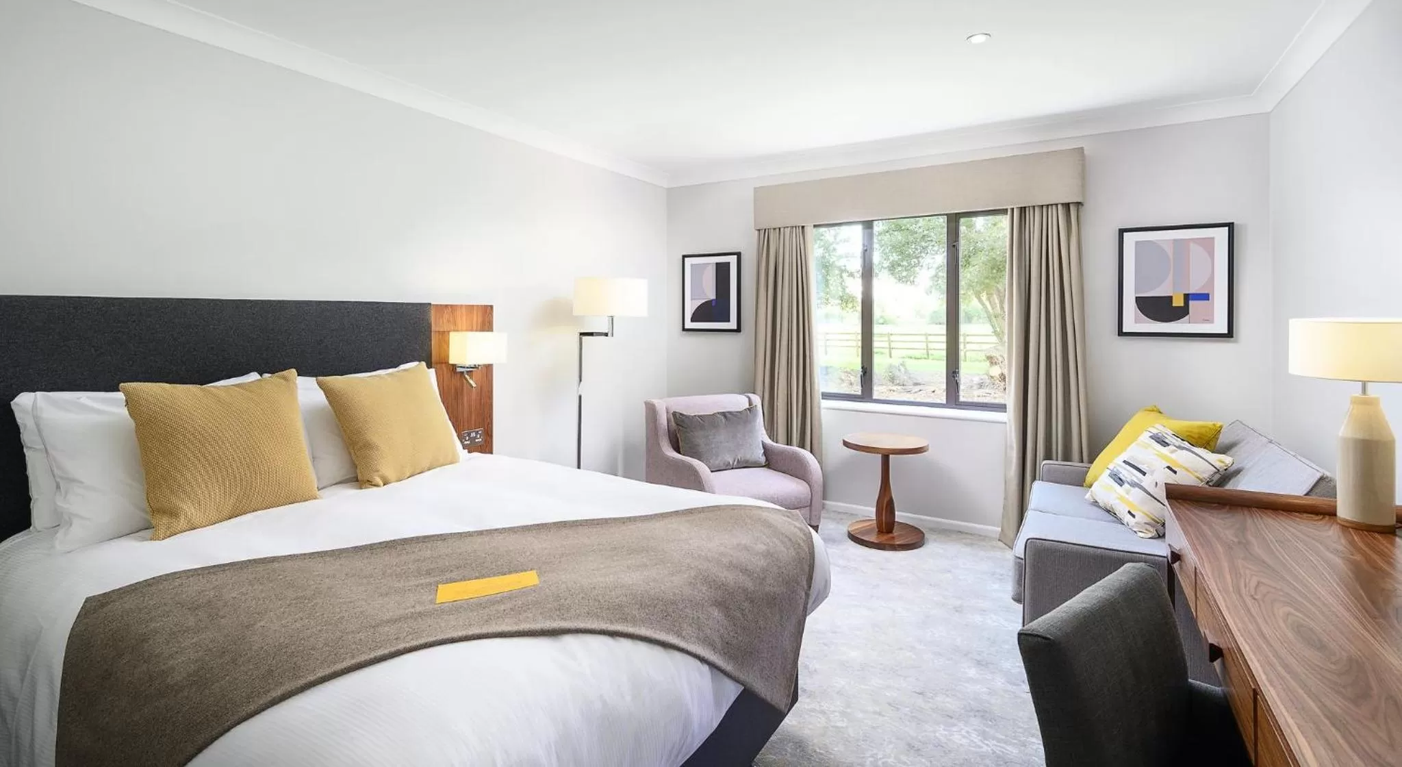 Photo of the whole room, Bed in voco Oxford Spires by IHG