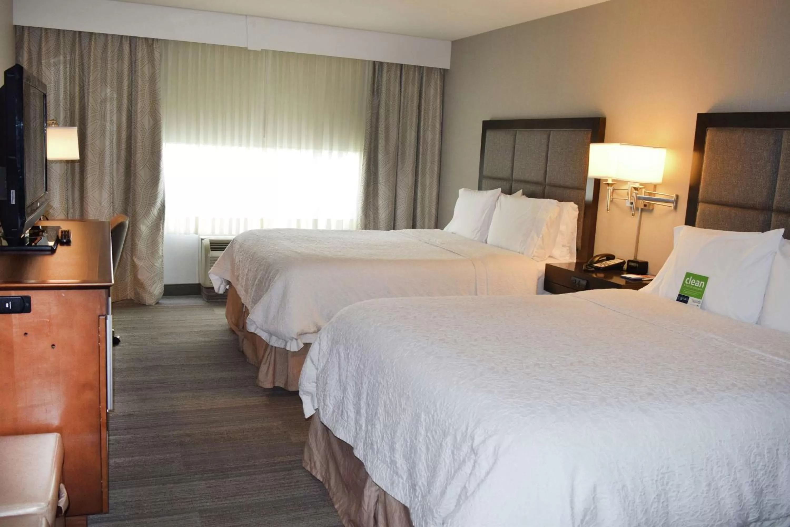 Bedroom, Bed in Hampton Inn & Suites by Hilton Calgary University NW
