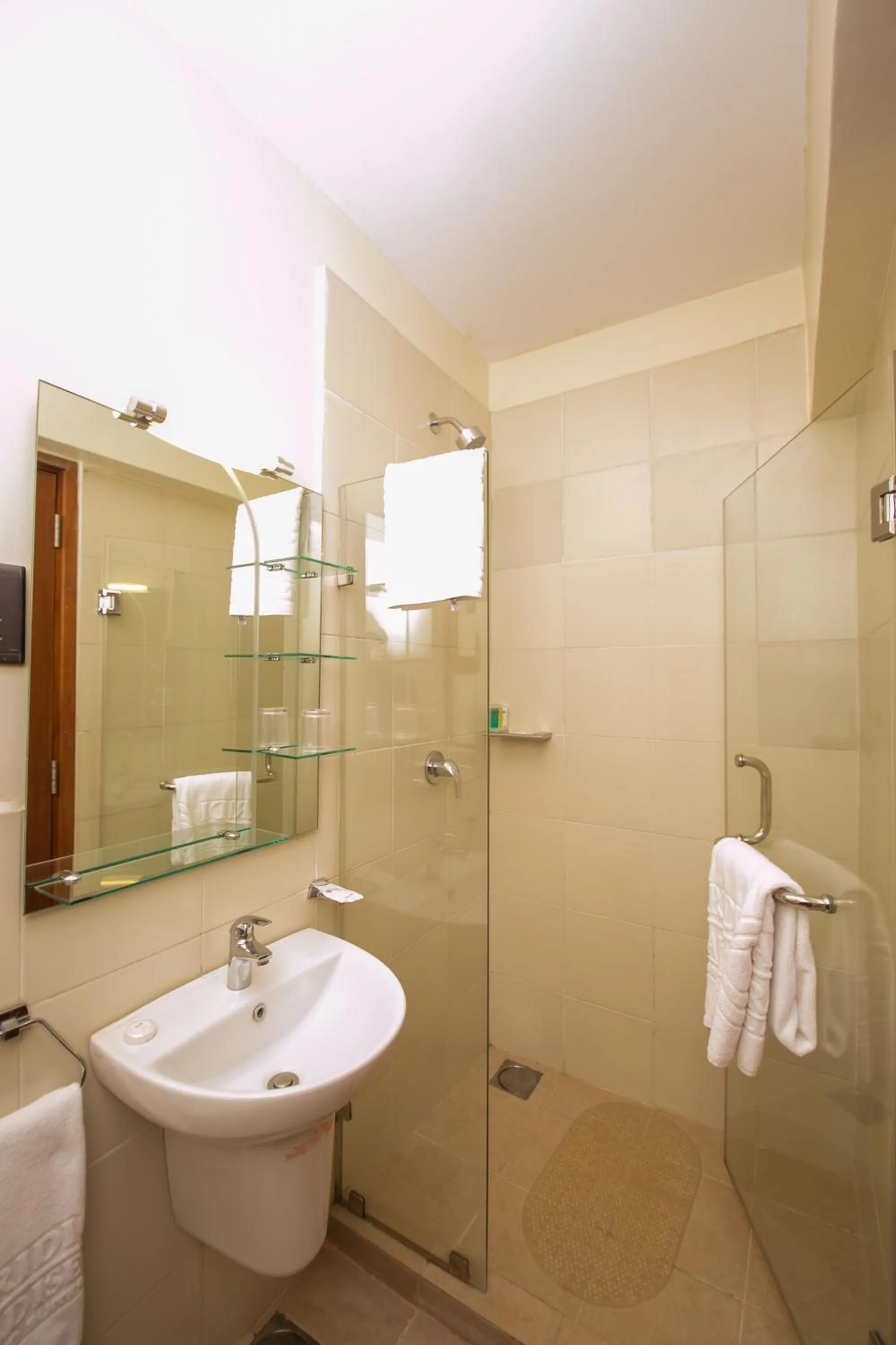 Bathroom in Waridi Paradise Hotel and Suites