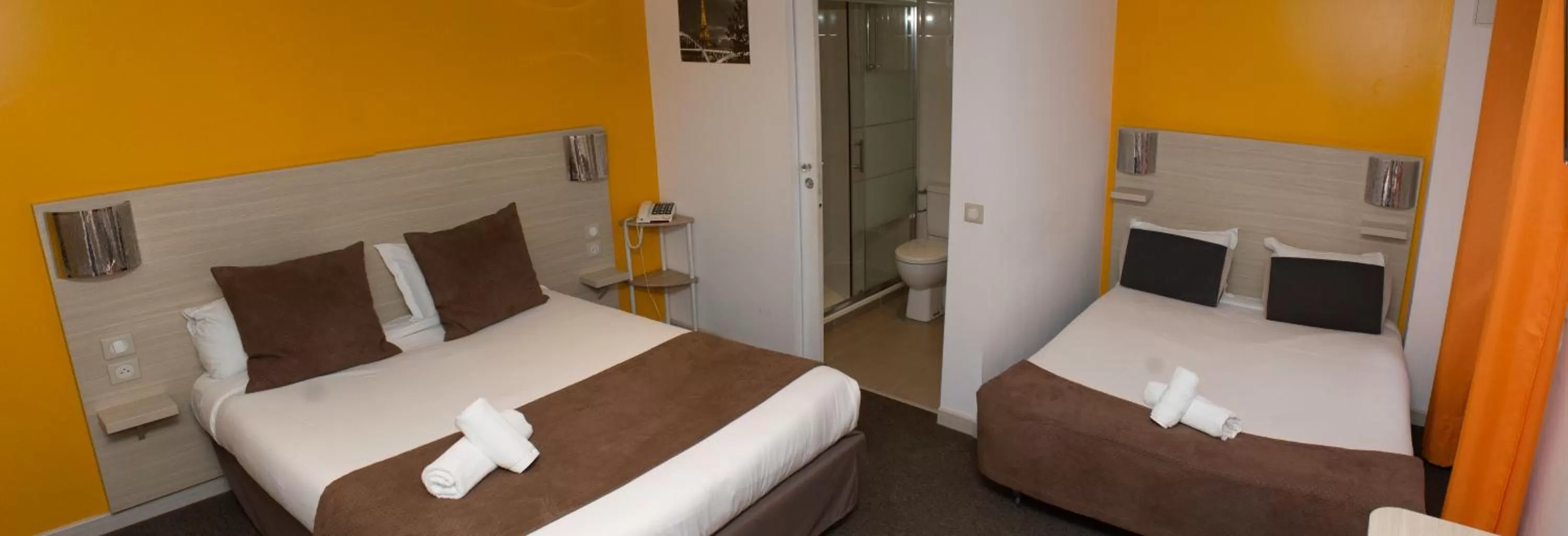 Bed in Hôtel de Paris La Défense