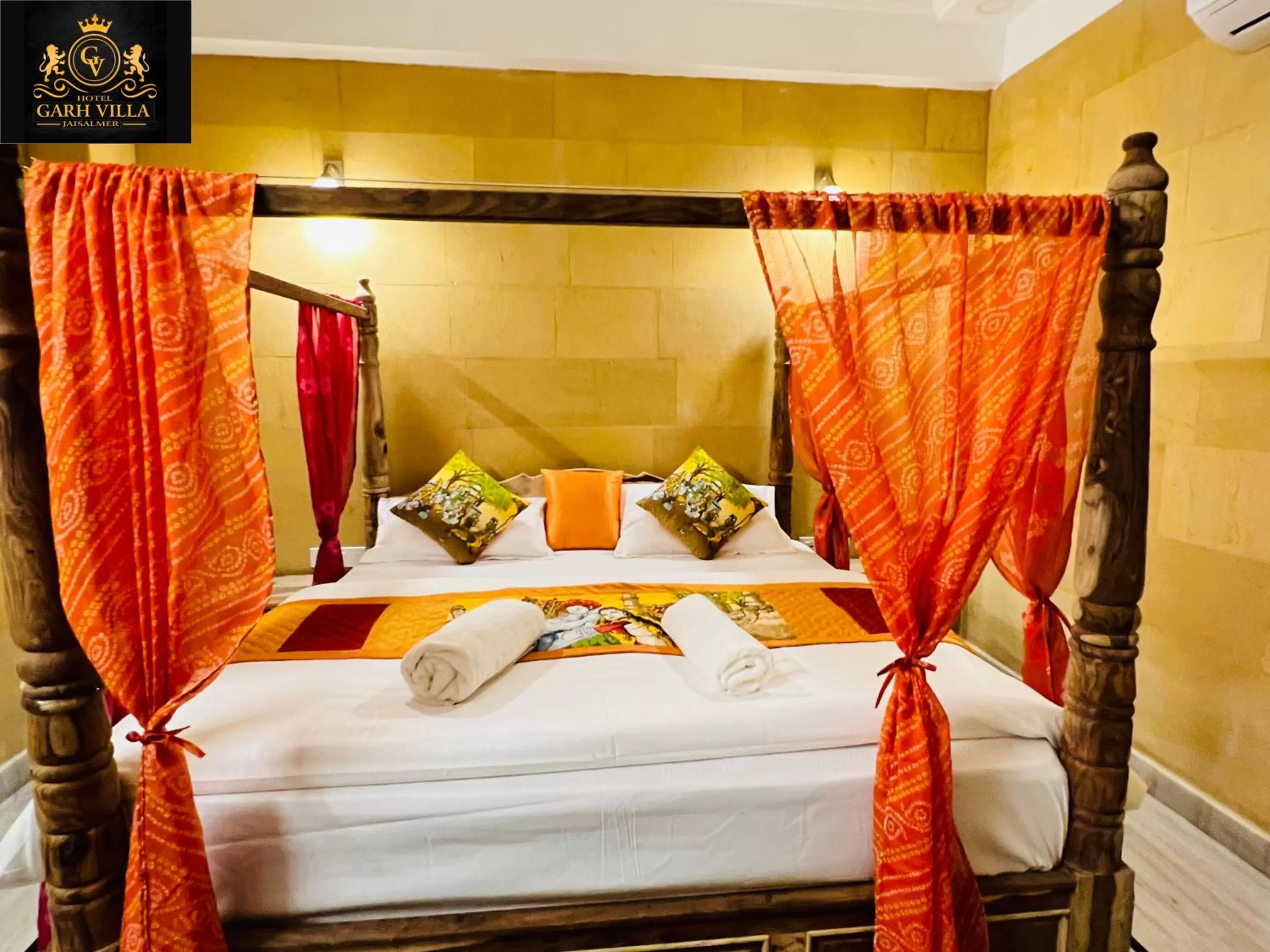 Property building, Bed in Hotel Garh Vila