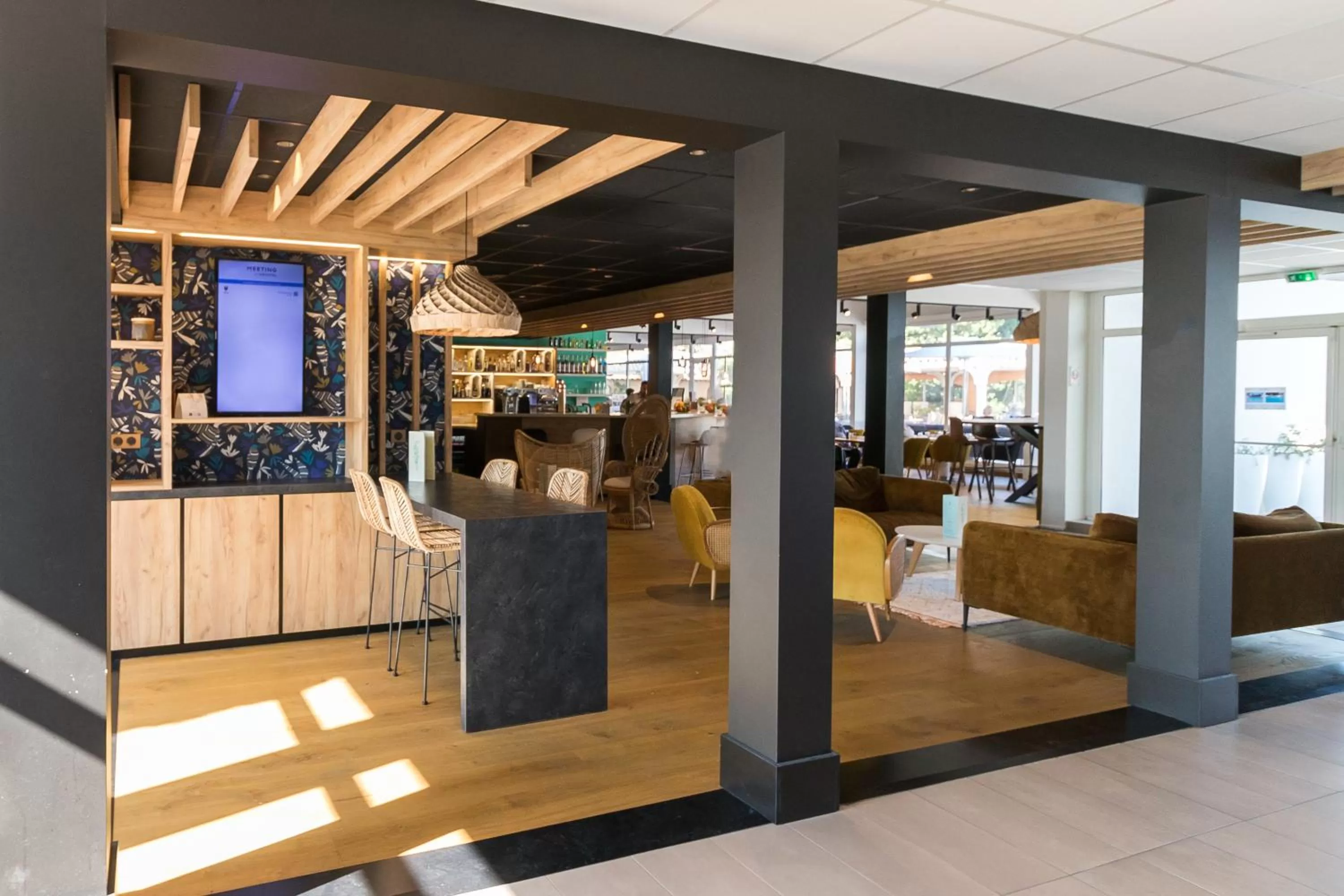 Lounge or bar in Novotel Narbonne Sud A9/A61