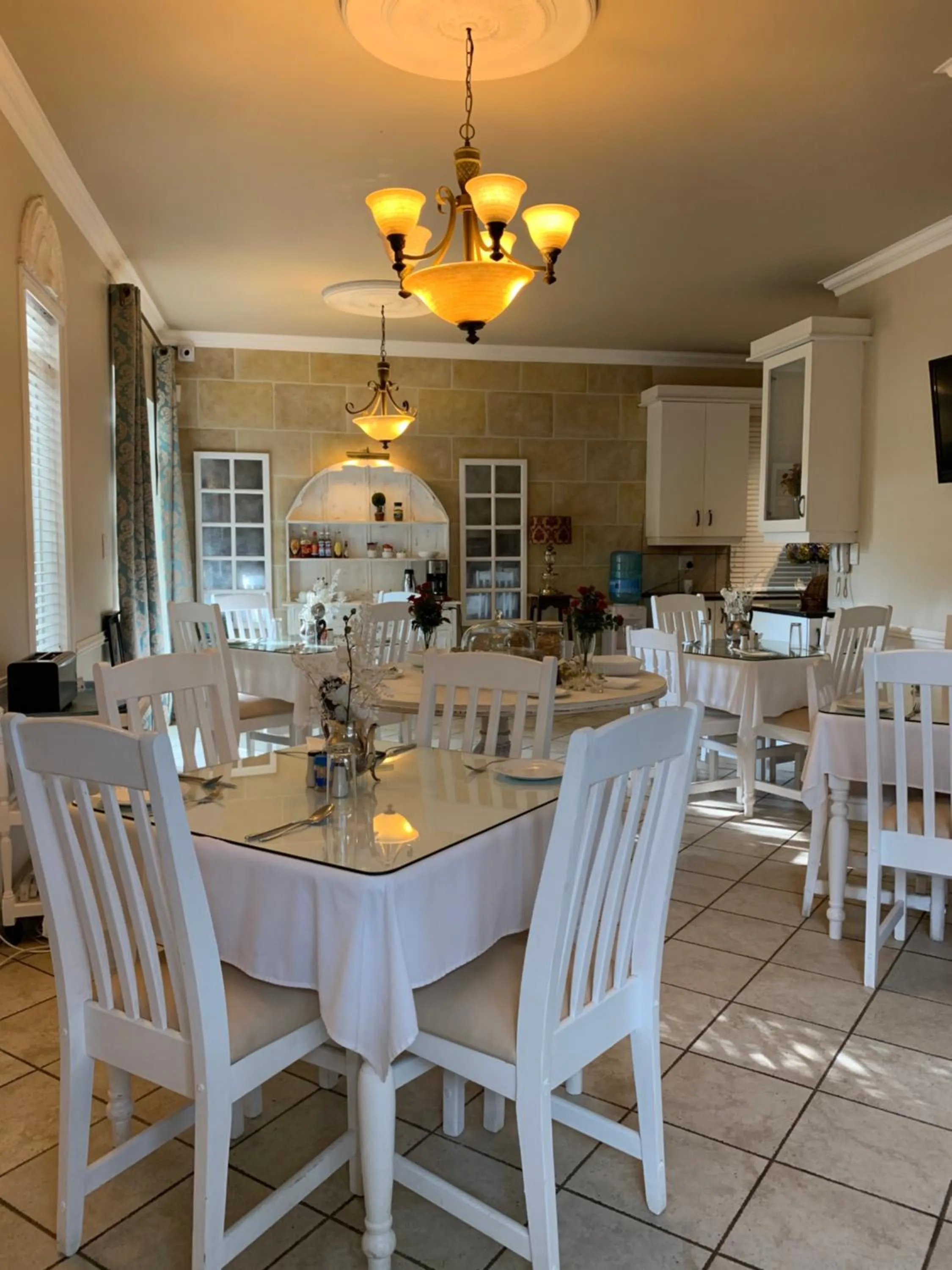 Restaurant/places to eat in Villa Lugano Guesthouse