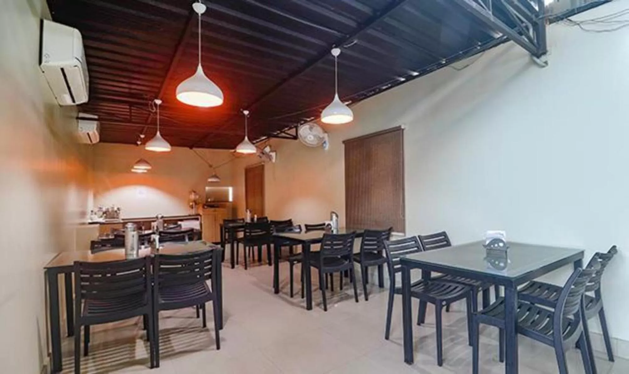 Restaurant/Places to Eat in FabHotel Pride Inn Financia