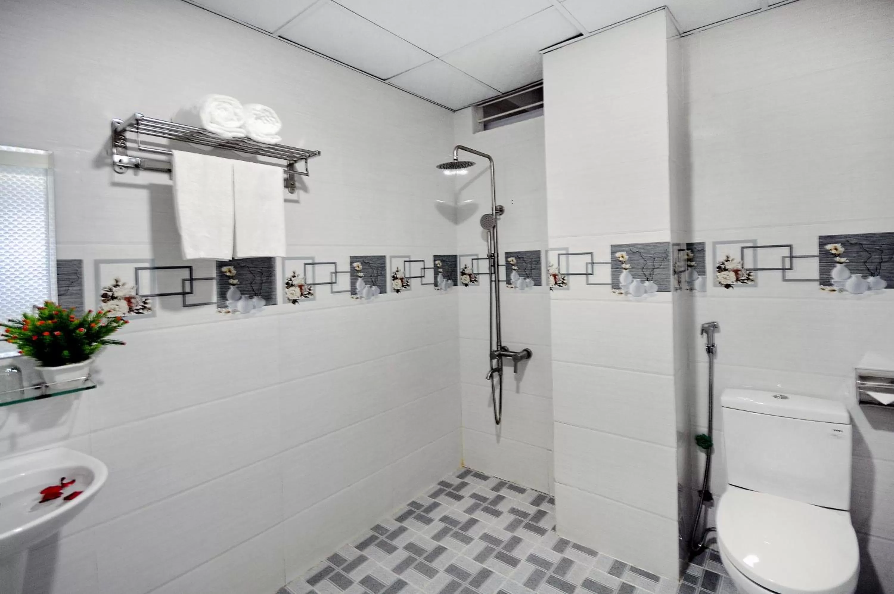 Shower in Arise Seaside Hotel