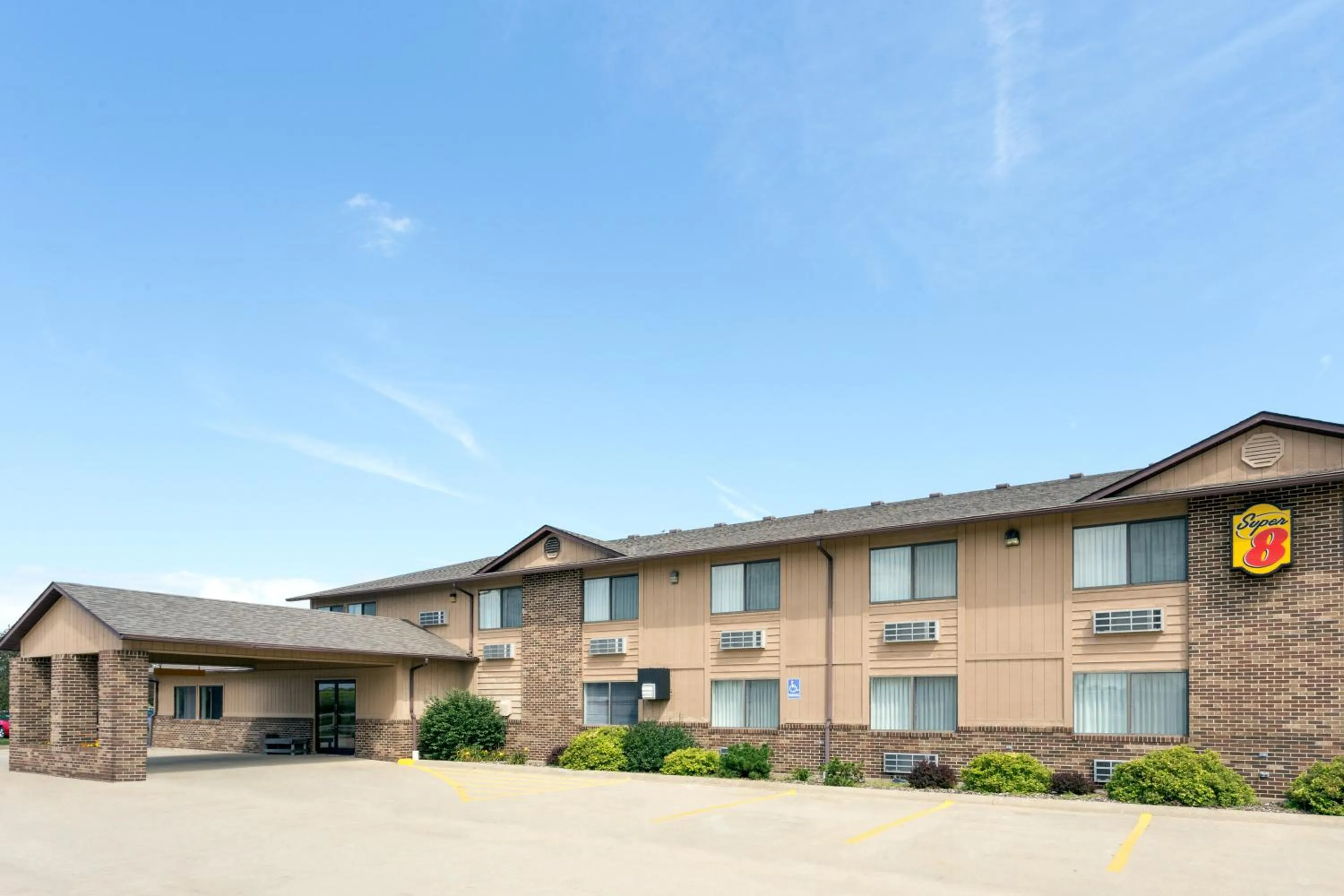 Property building in Super 8 by Wyndham Dewitt