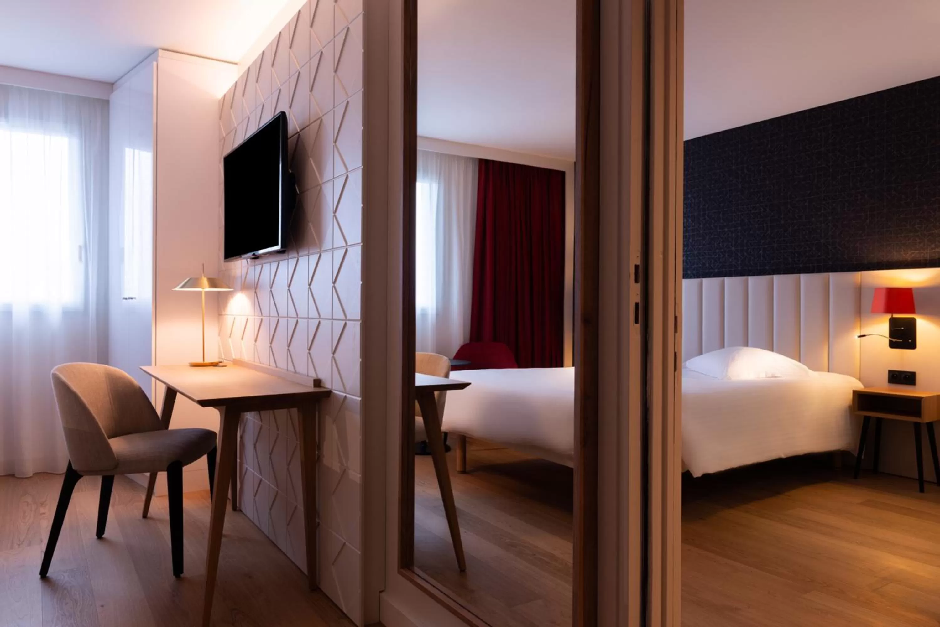 Bedroom, Bed in L'Amirauté Brest