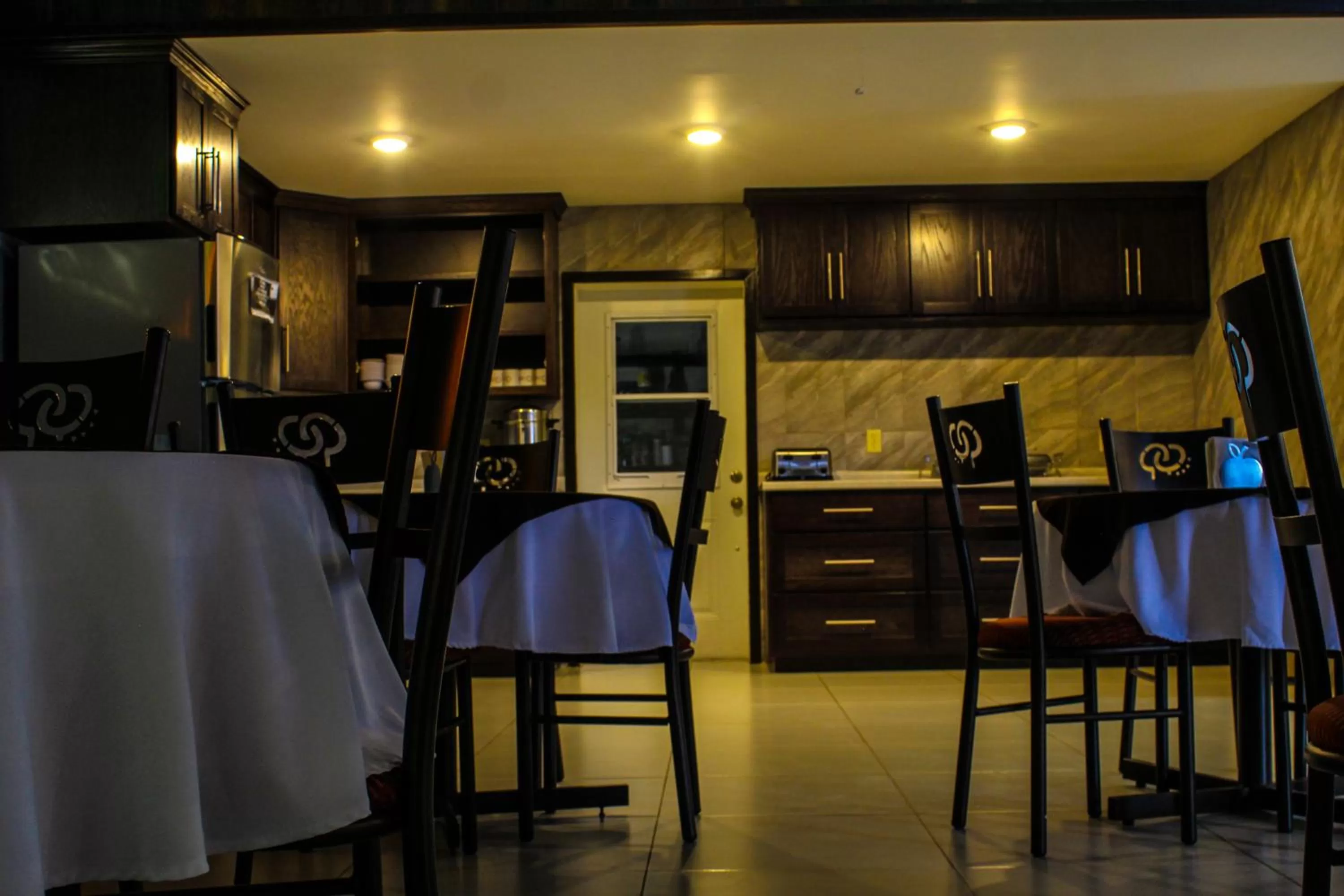 Dining area in La Huerta Inn & Suites