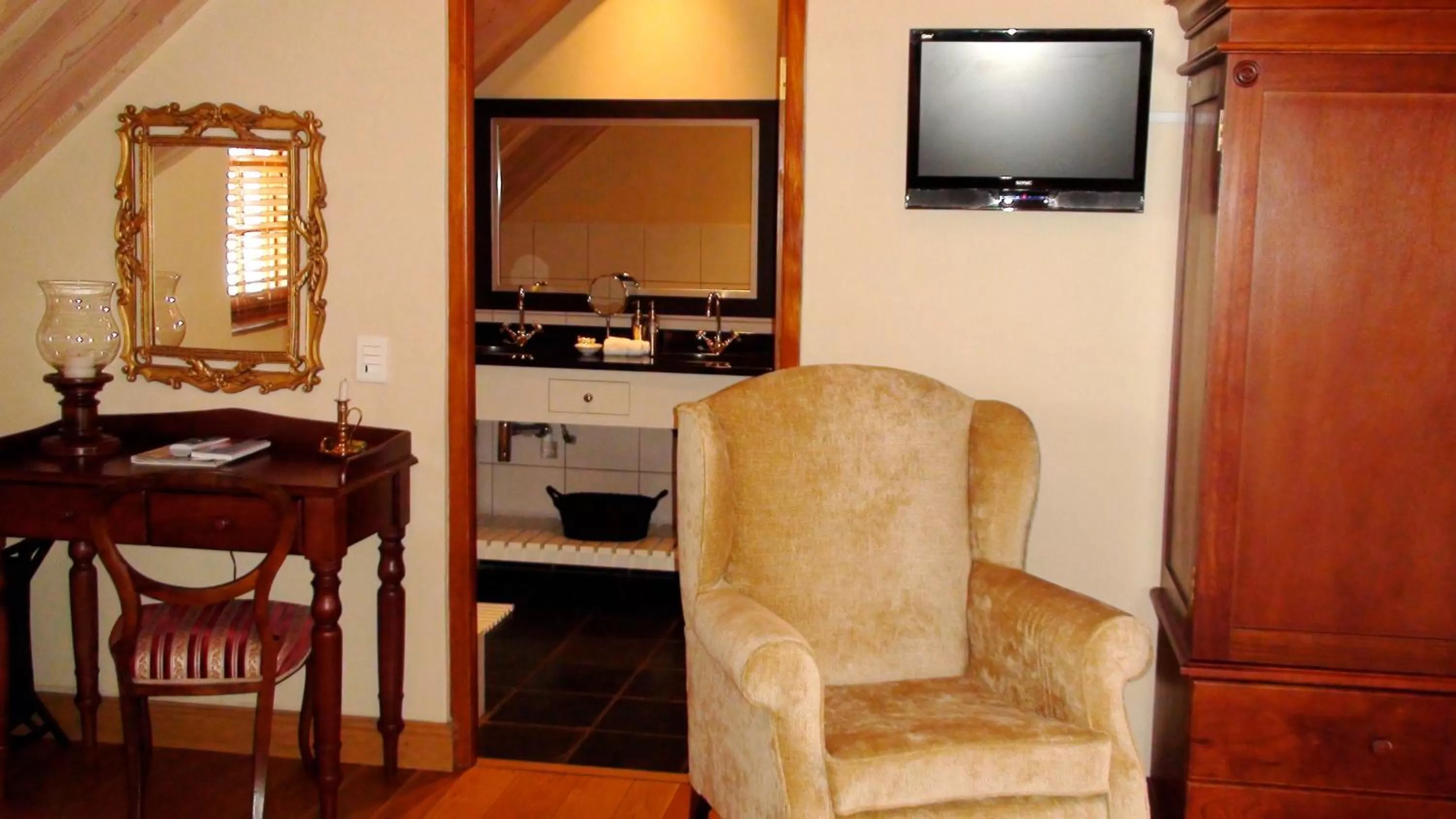 Seating area in De Hoek Manor