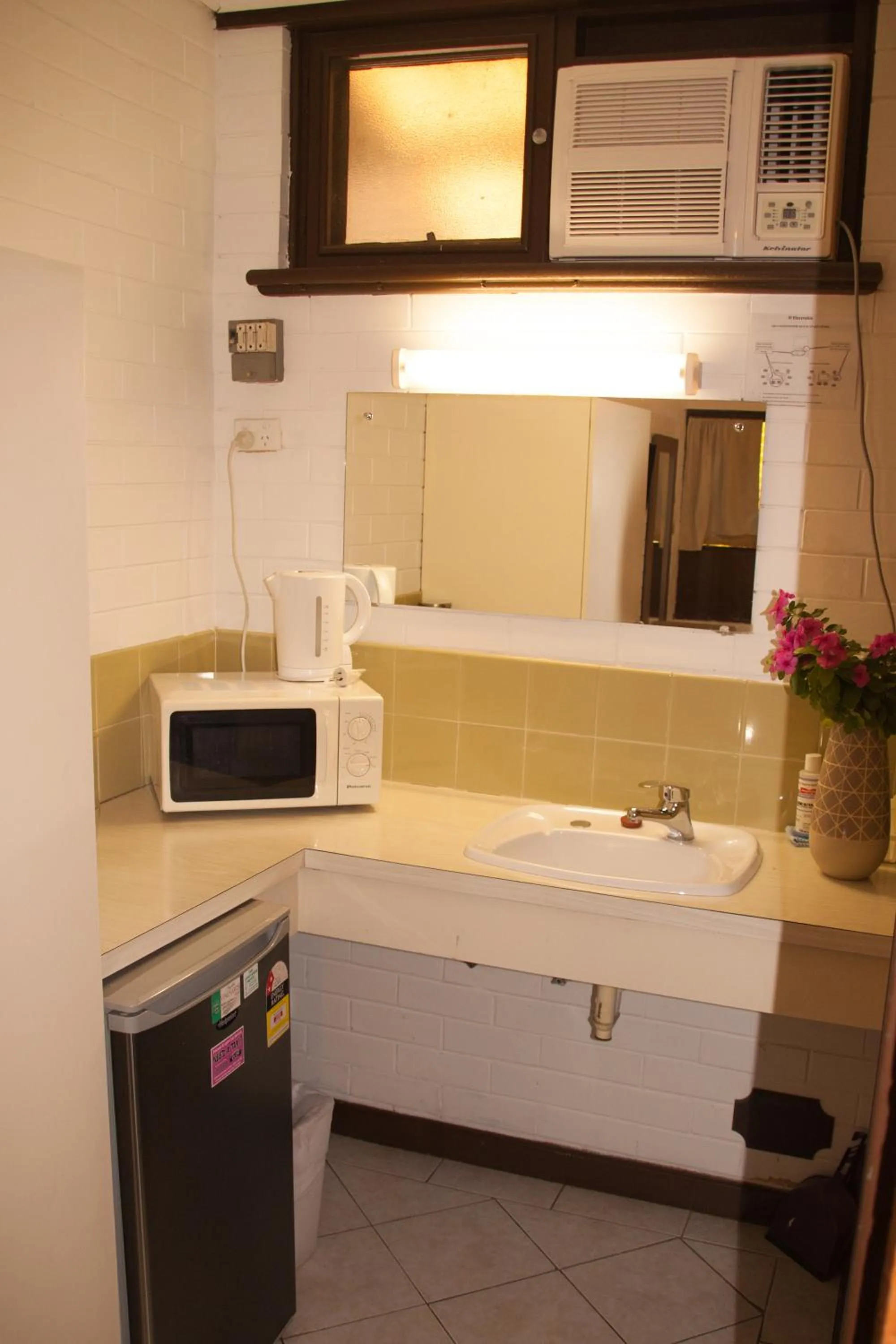 Kitchen or kitchenette in Angaston Vineyards Motel