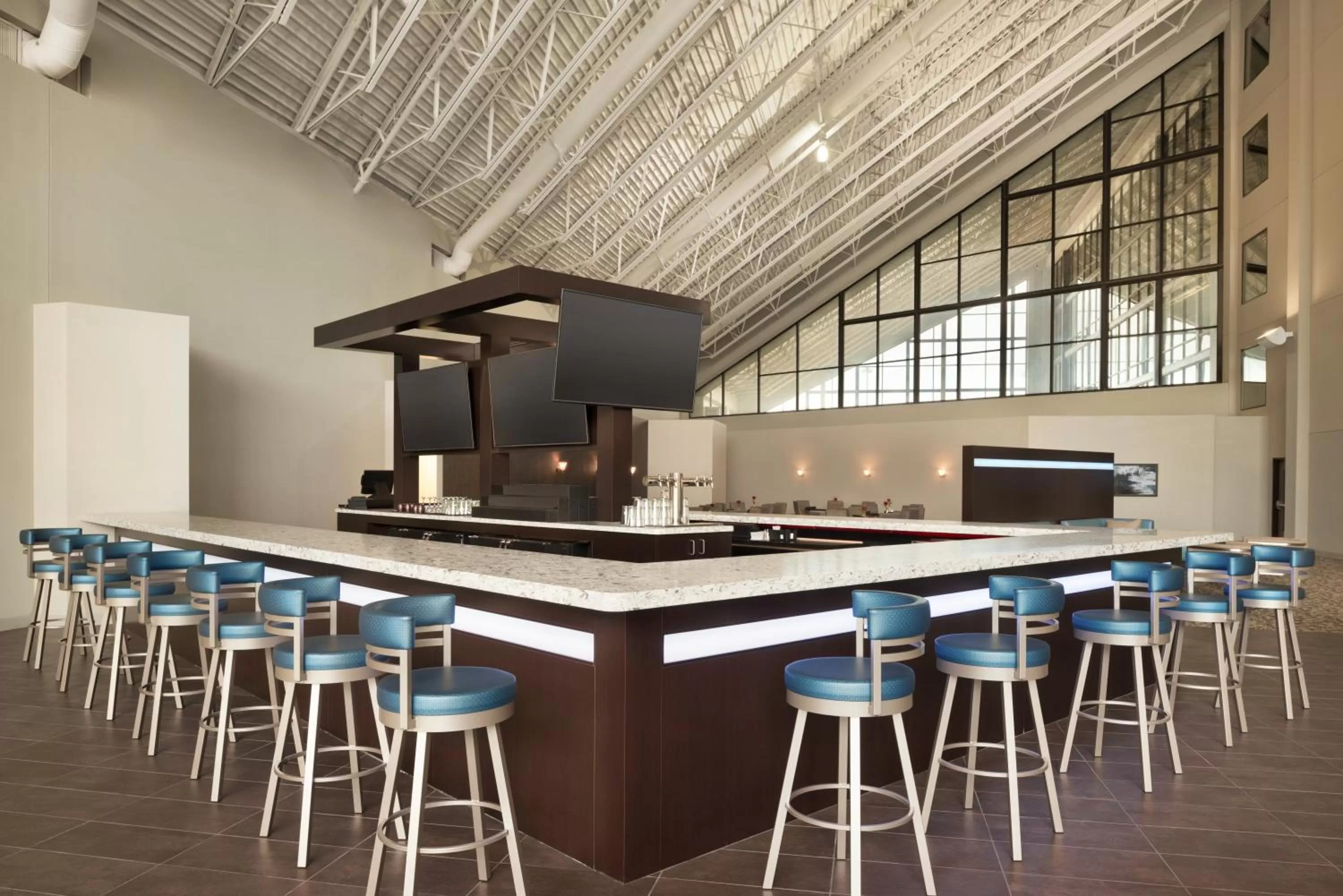 Lounge or bar in Holiday Inn - Bloomington - Normal by IHG