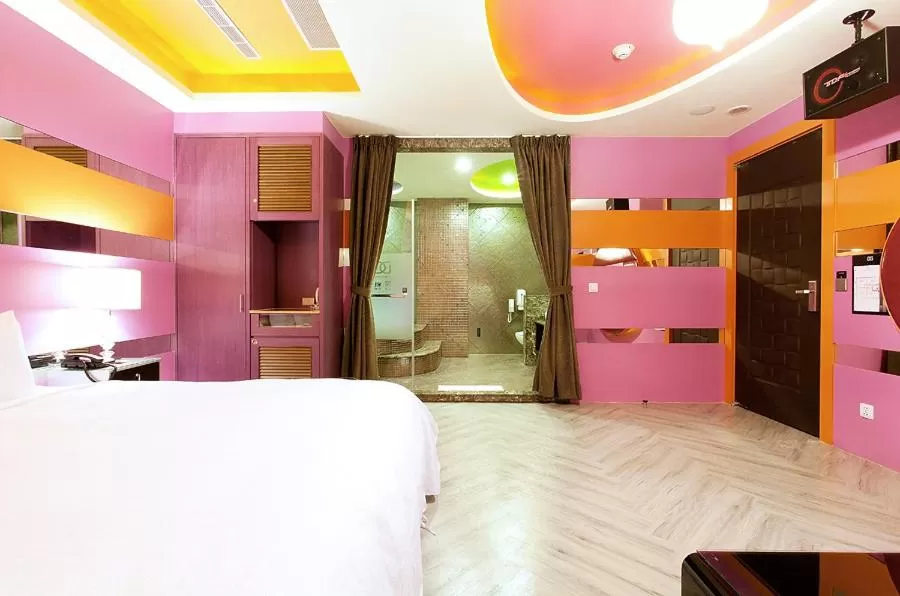 Photo of the whole room in Discovery Motel - Yanping