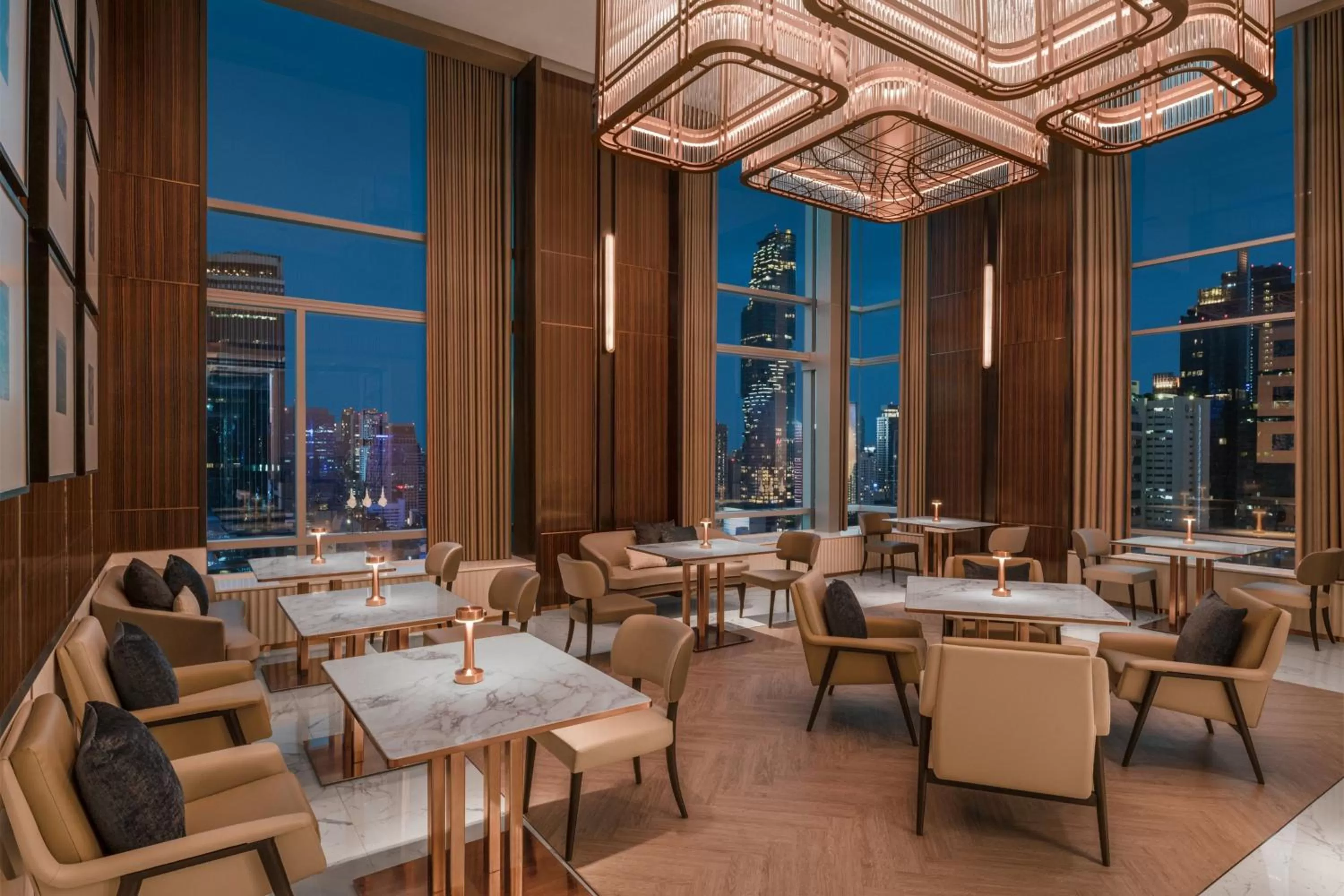 Lounge or bar in Le Meridien Bangkok