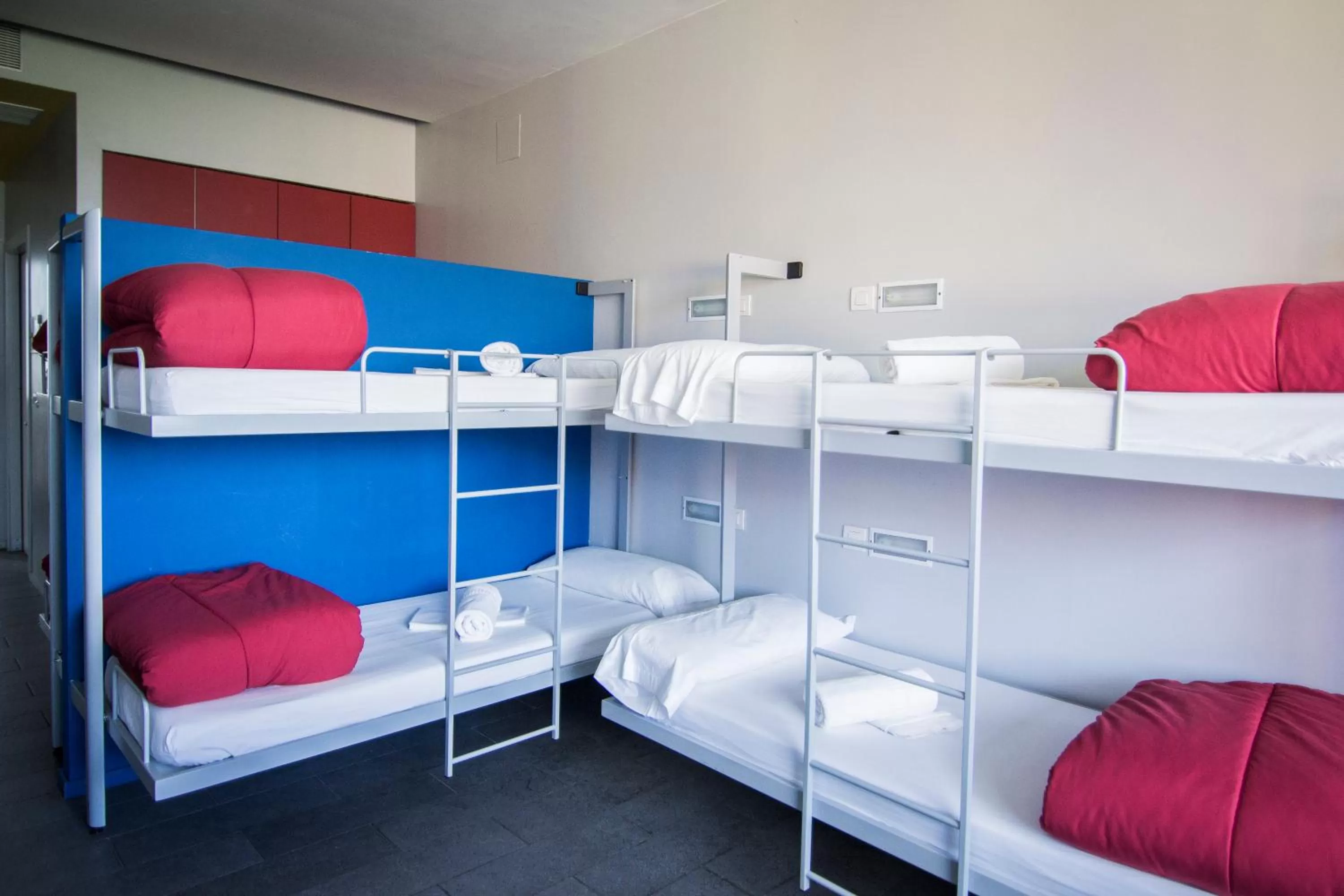 Bed, Bunk Bed in Centre Esplai Albergue