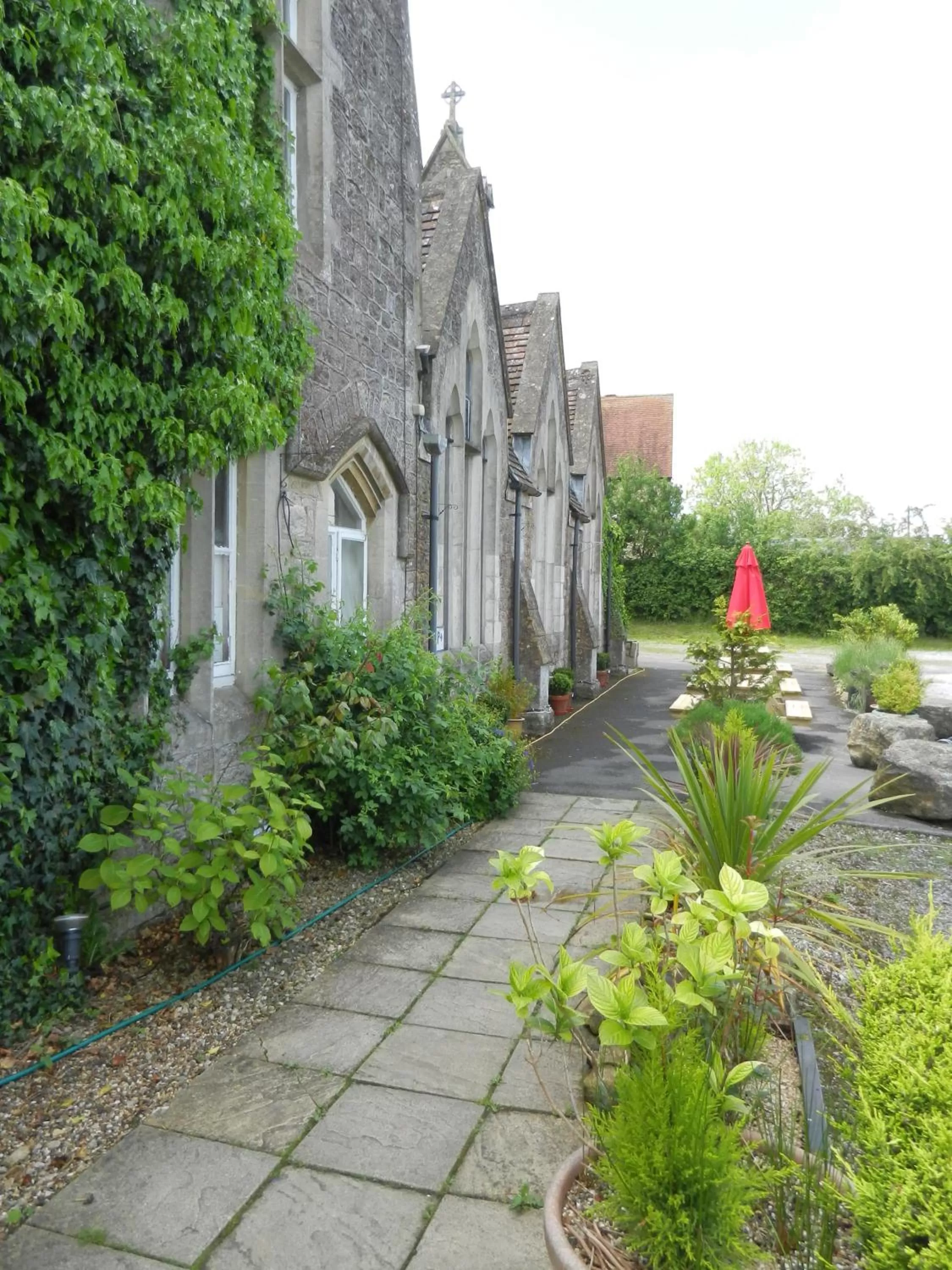 Patio in Schoolhouse Restaurant and Hotel
