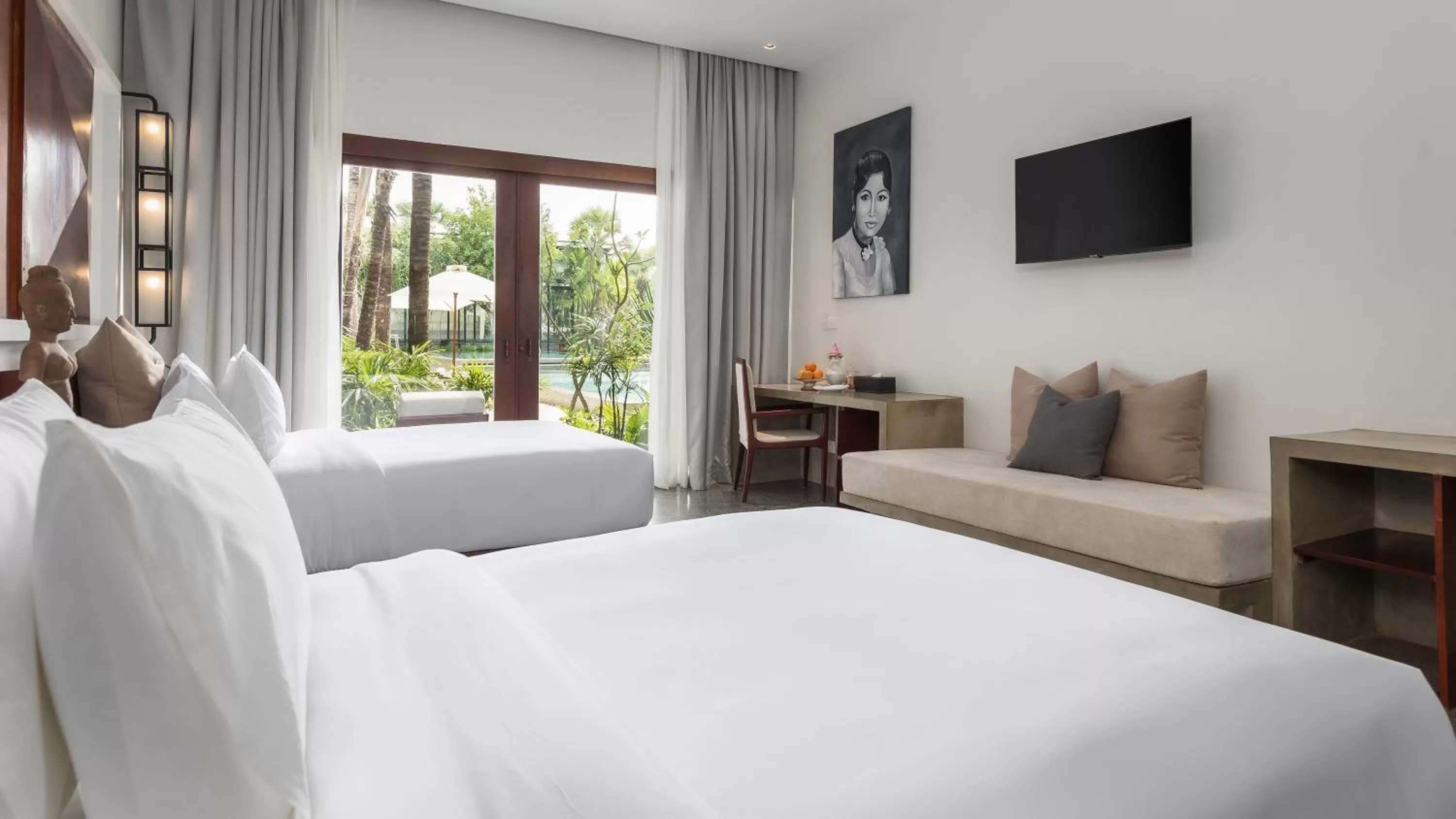 Photo of the whole room, Bed in Shintana Saya La Maison