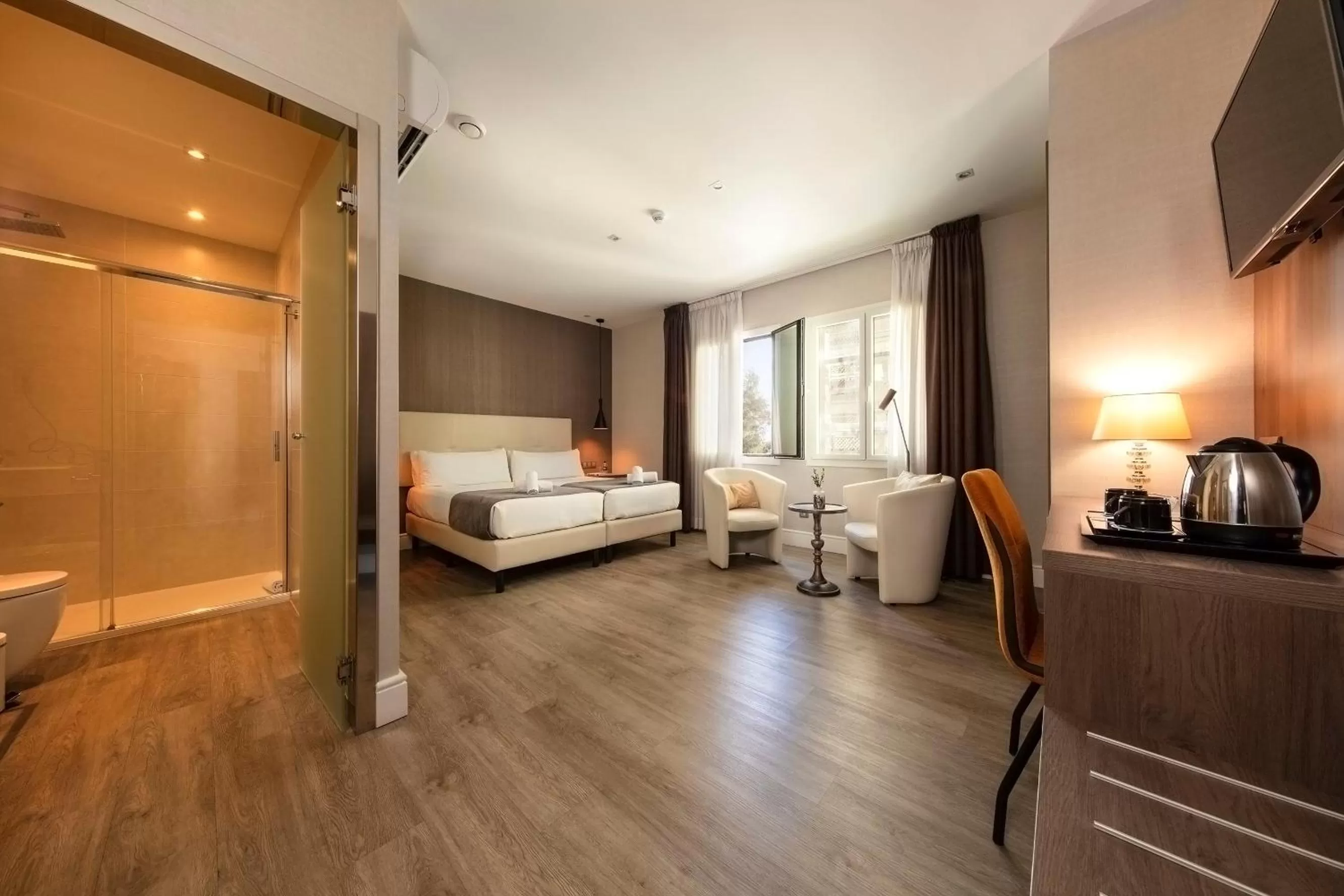 Photo of the whole room, Bed in Hotel Oasis