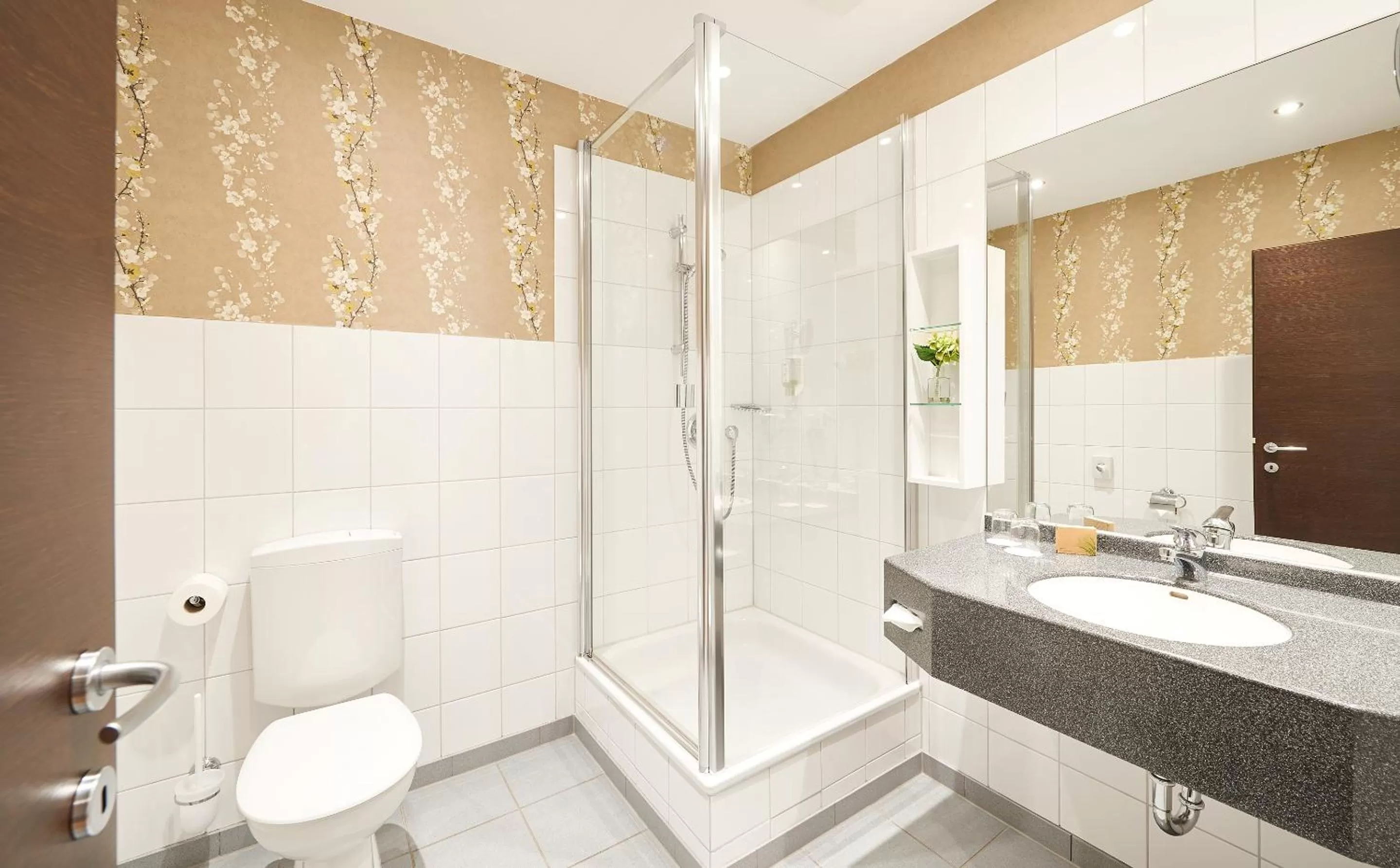 Shower in MUNTE - Wellnesshotel am Stadtwald