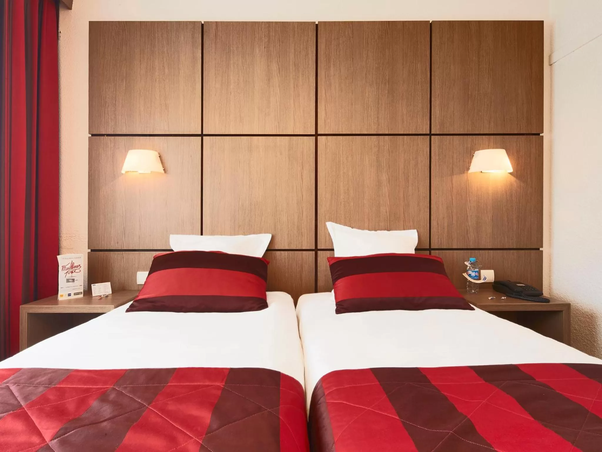 Photo of the whole room, Bed in Kyriad Grenoble Centre