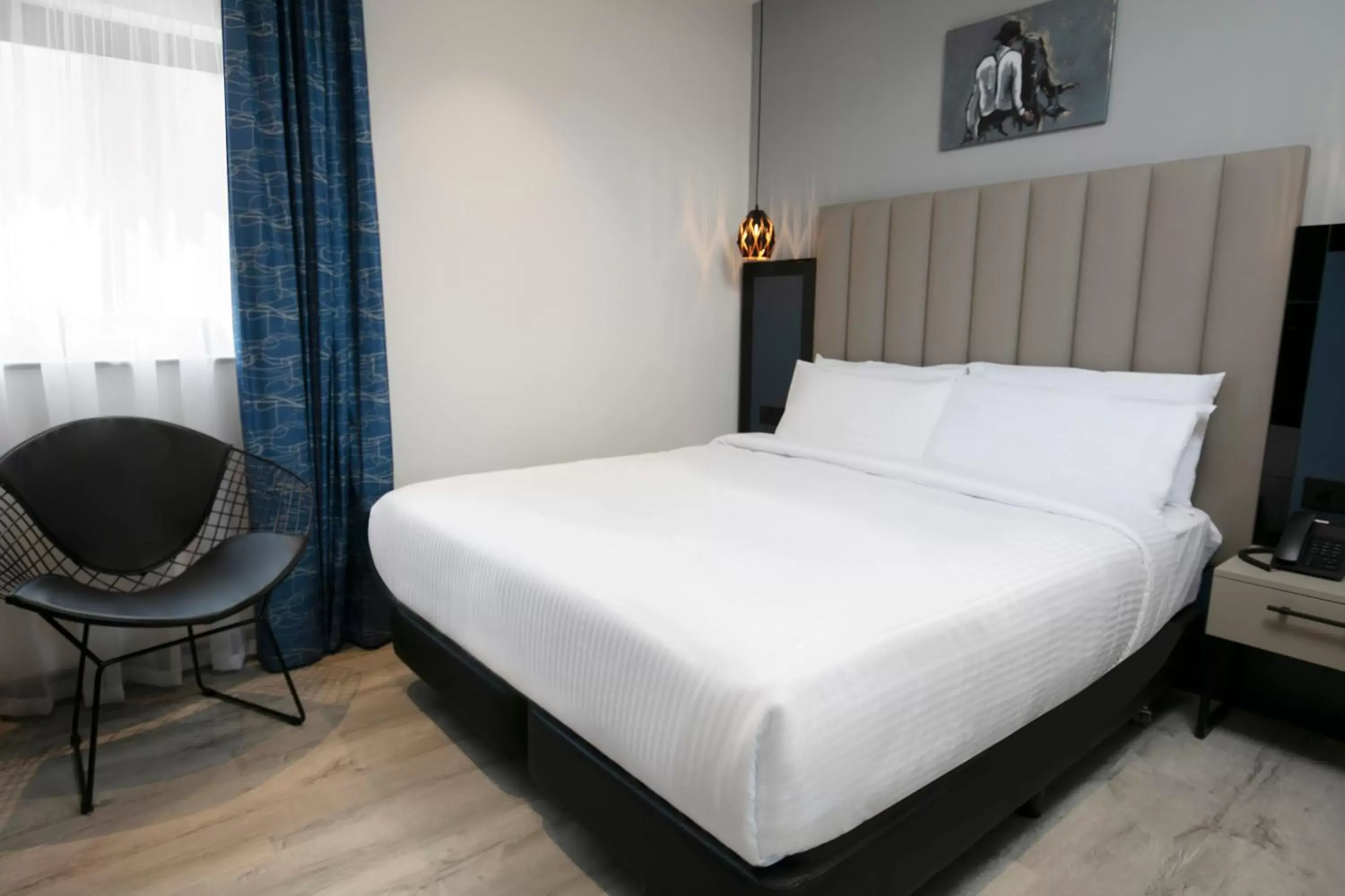 Deluxe King Room in Sadie Best Western Hotel at Luton Deluxe King Room in Sadie Best Western Hotel at Luton