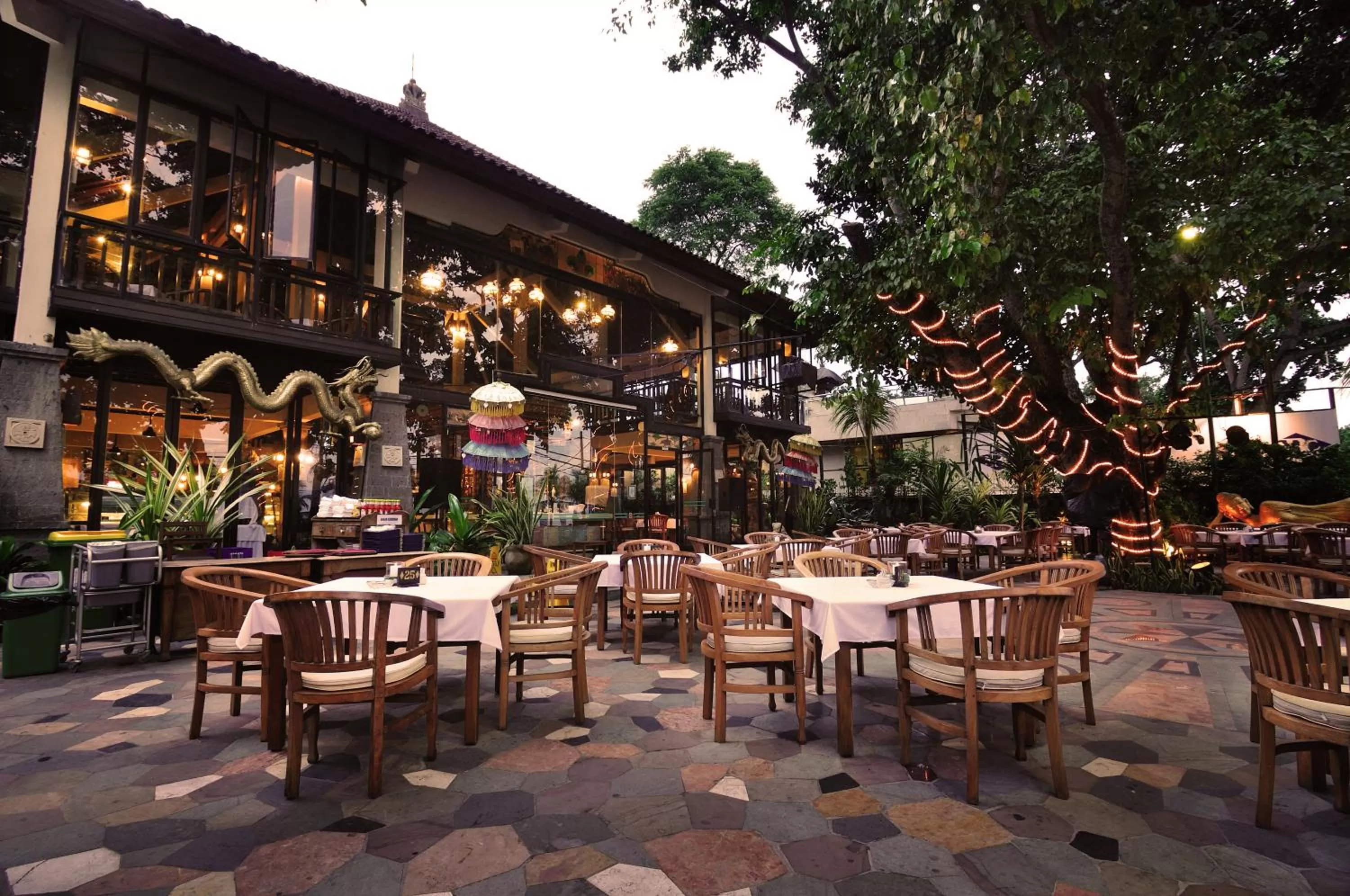 Restaurant/places to eat in Hotel Kumala Pantai