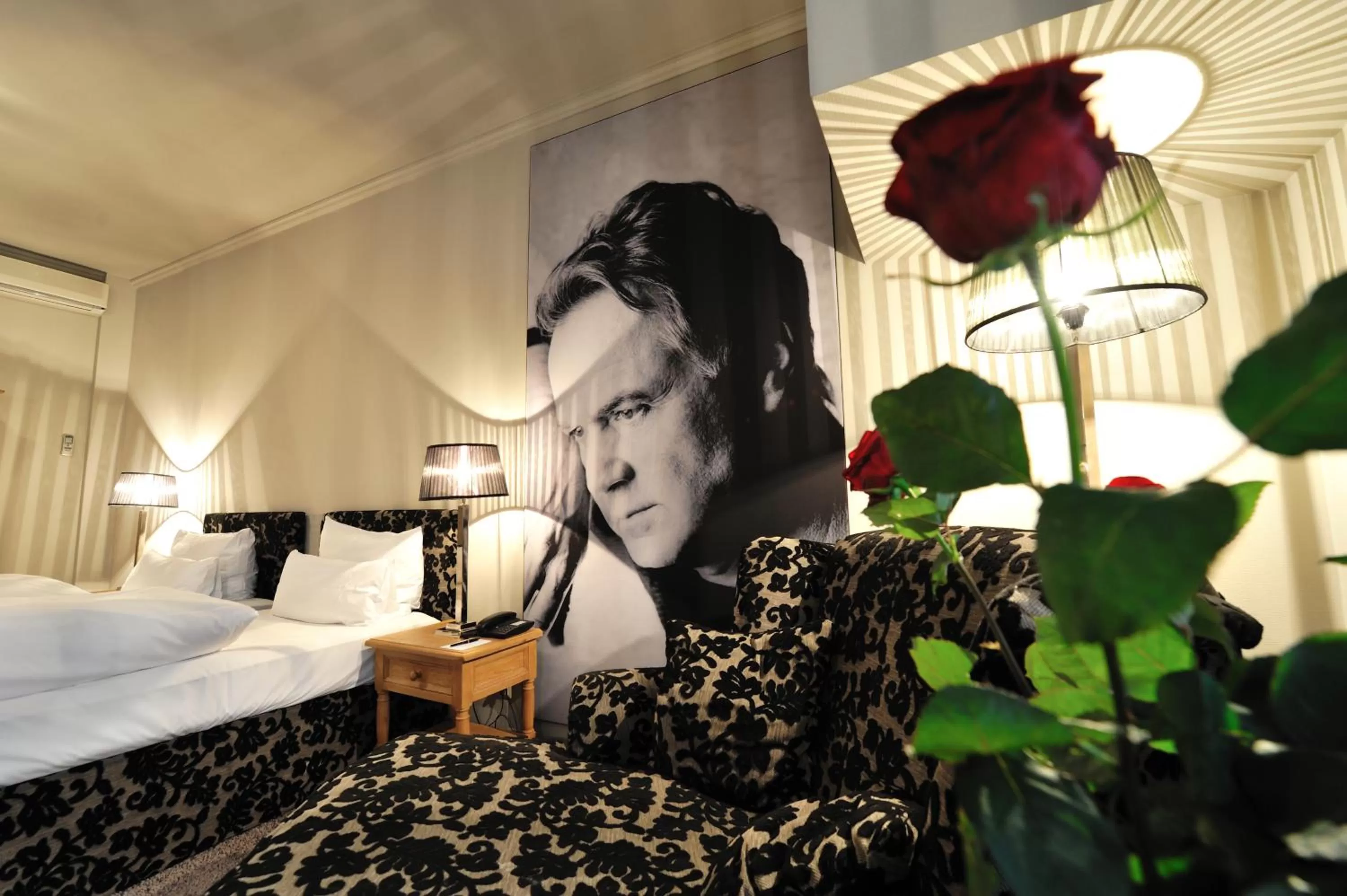 Photo of the whole room, Bed in Stage47