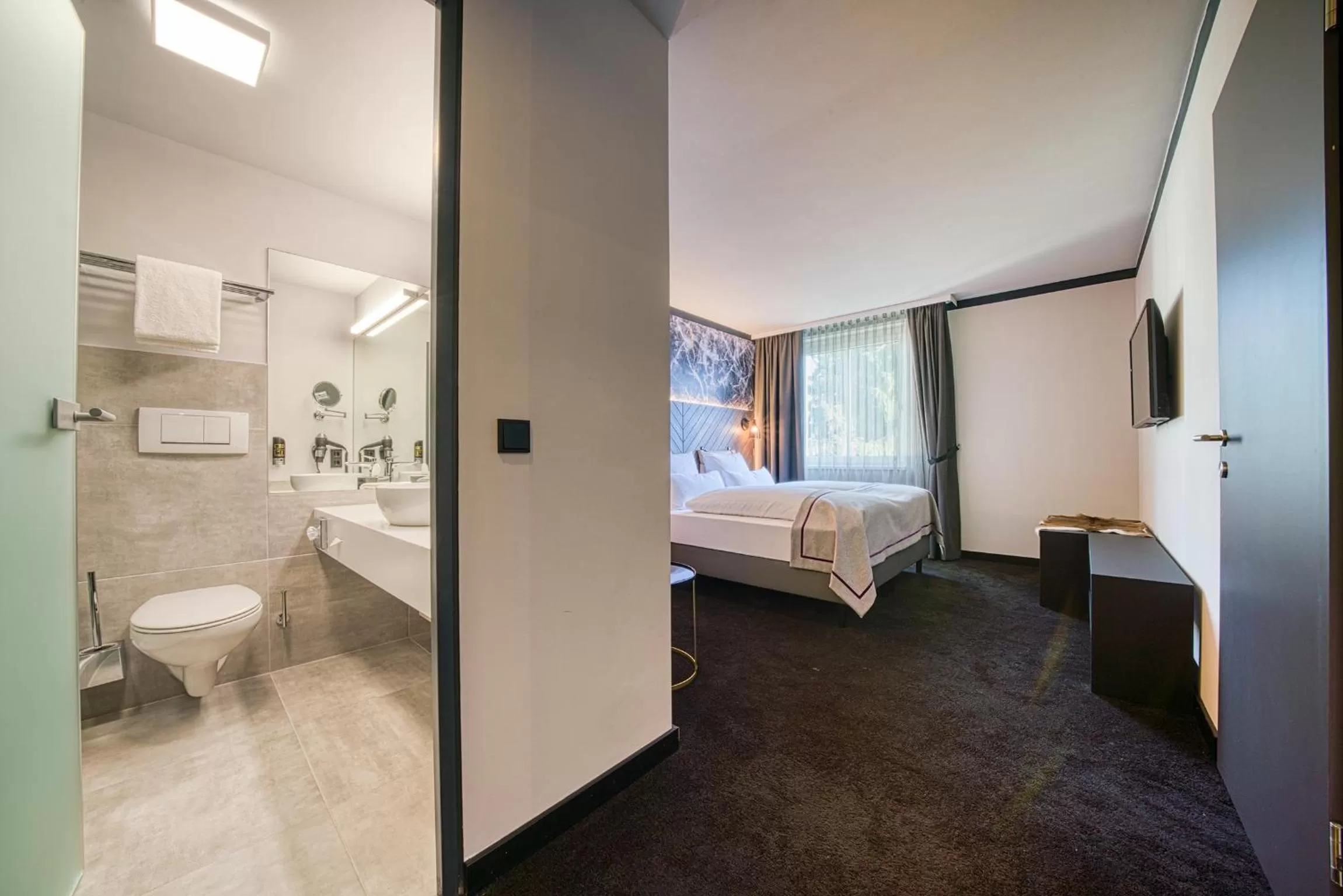 Photo of the whole room, Bed in FourSide Hotel Salzburg Messe, Trademark Collection by Wyndham