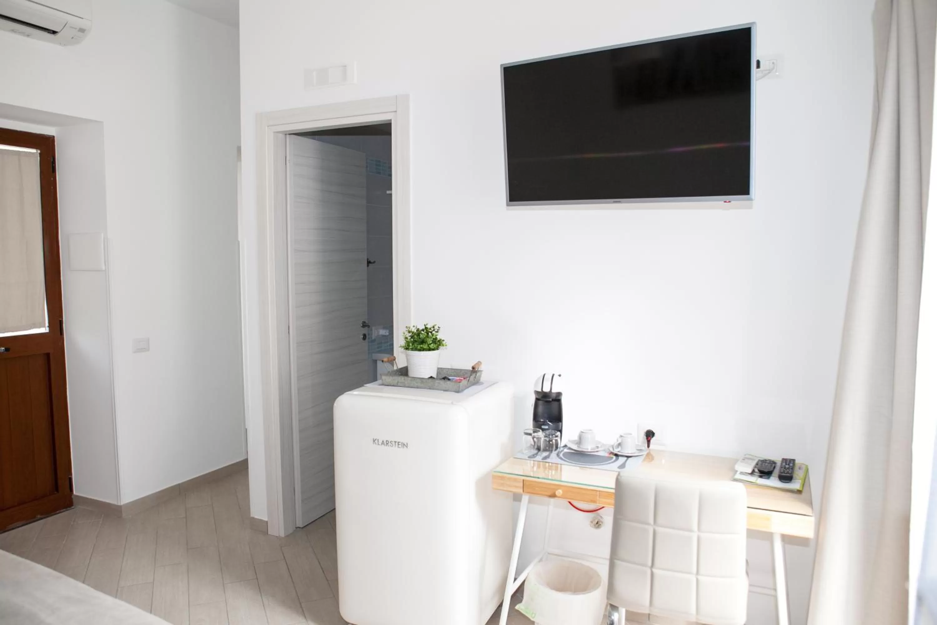 TV and multimedia, TV/Entertainment Center in Vicolo 8