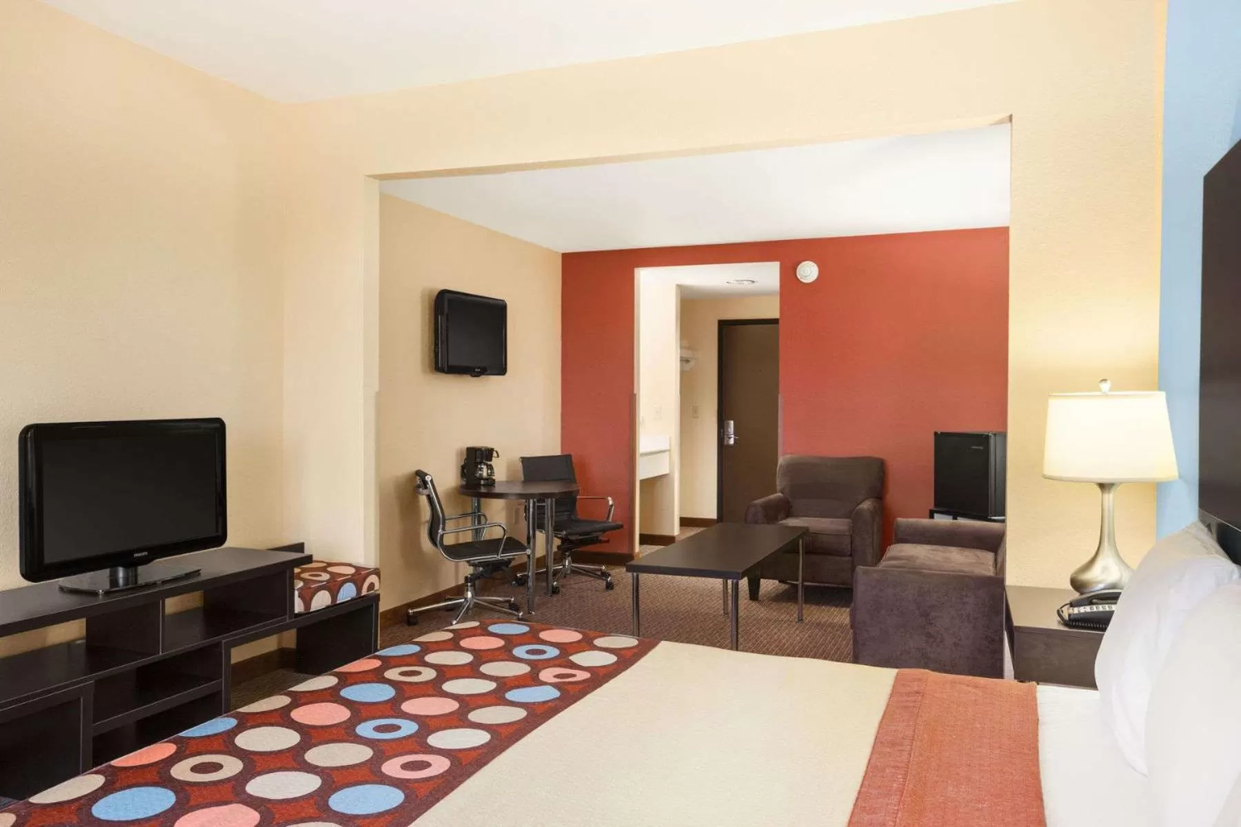 1 King Bed, Studio Suite, Smoking in Super 8 by Wyndham Pennsville/Wilmington